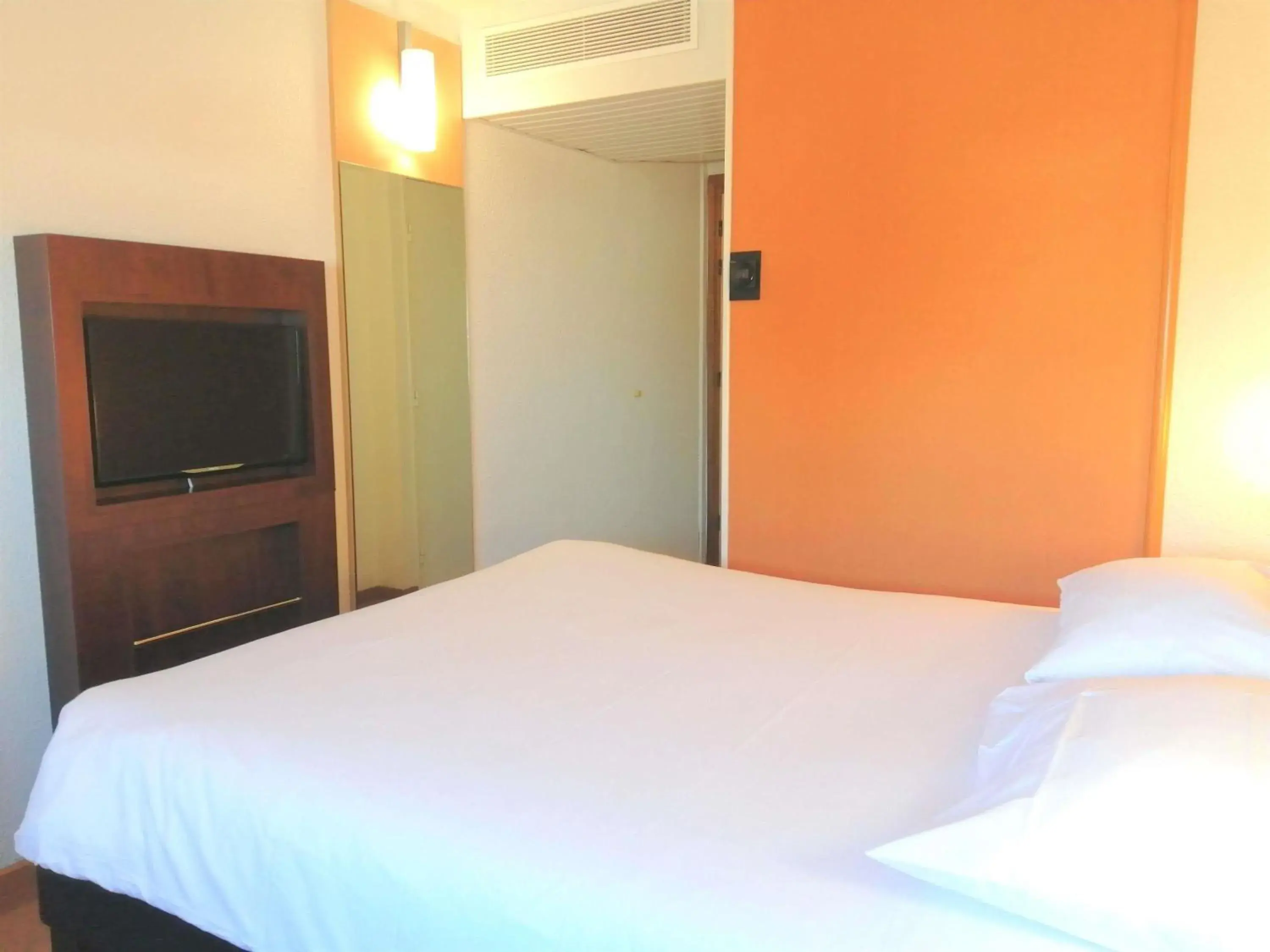 Bedroom, Bed in ibis Poitiers Sud Bedroom, Bed in ibis Poitiers Sud