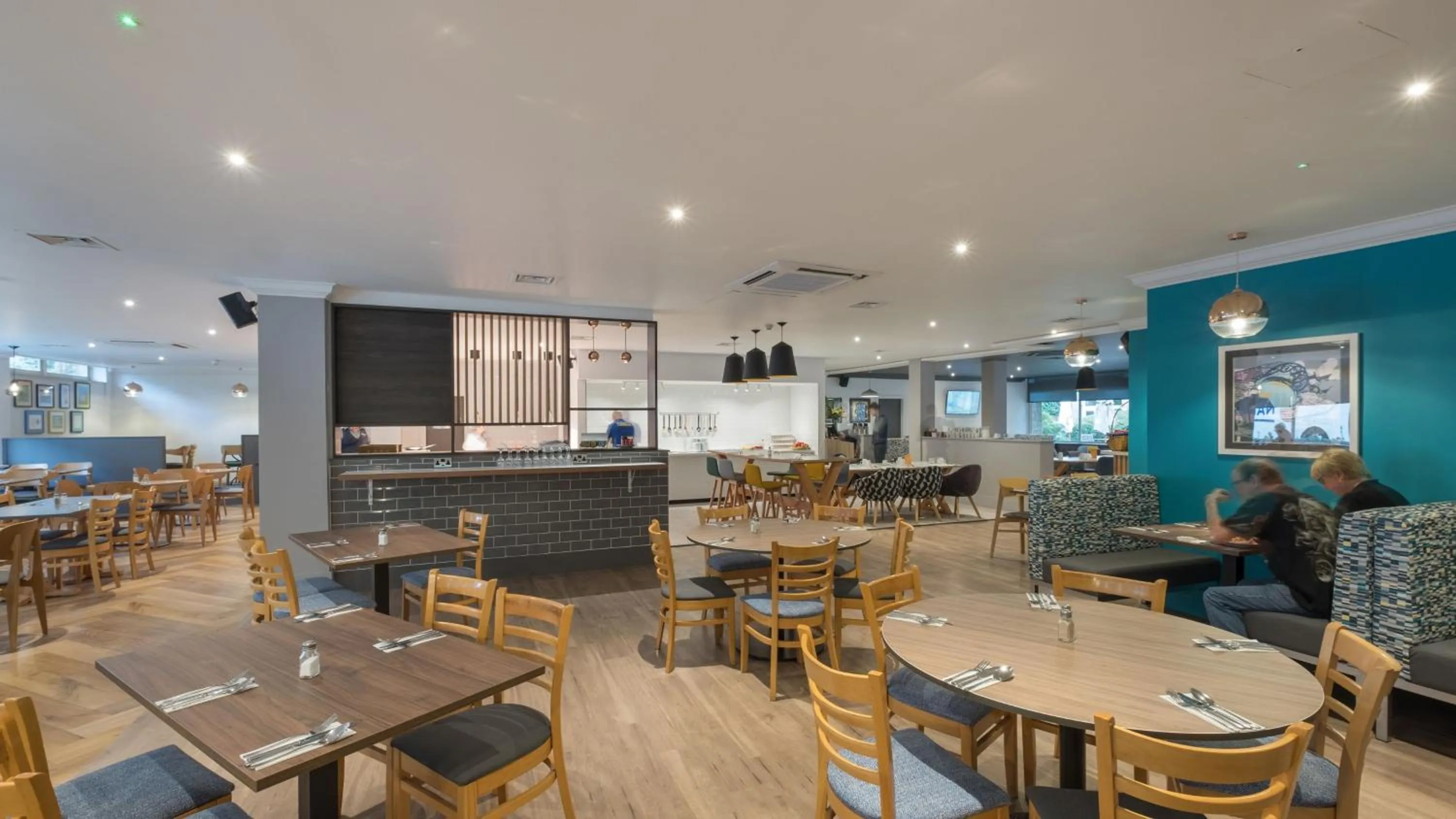 Restaurant/places to eat in Holiday Inn Swindon by IHG