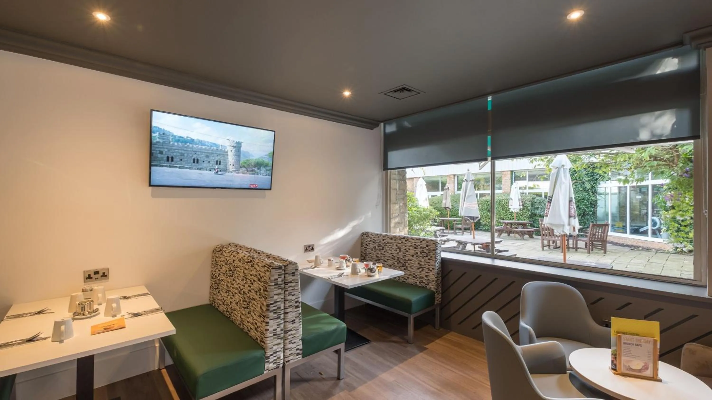 Restaurant/places to eat in Holiday Inn Swindon by IHG