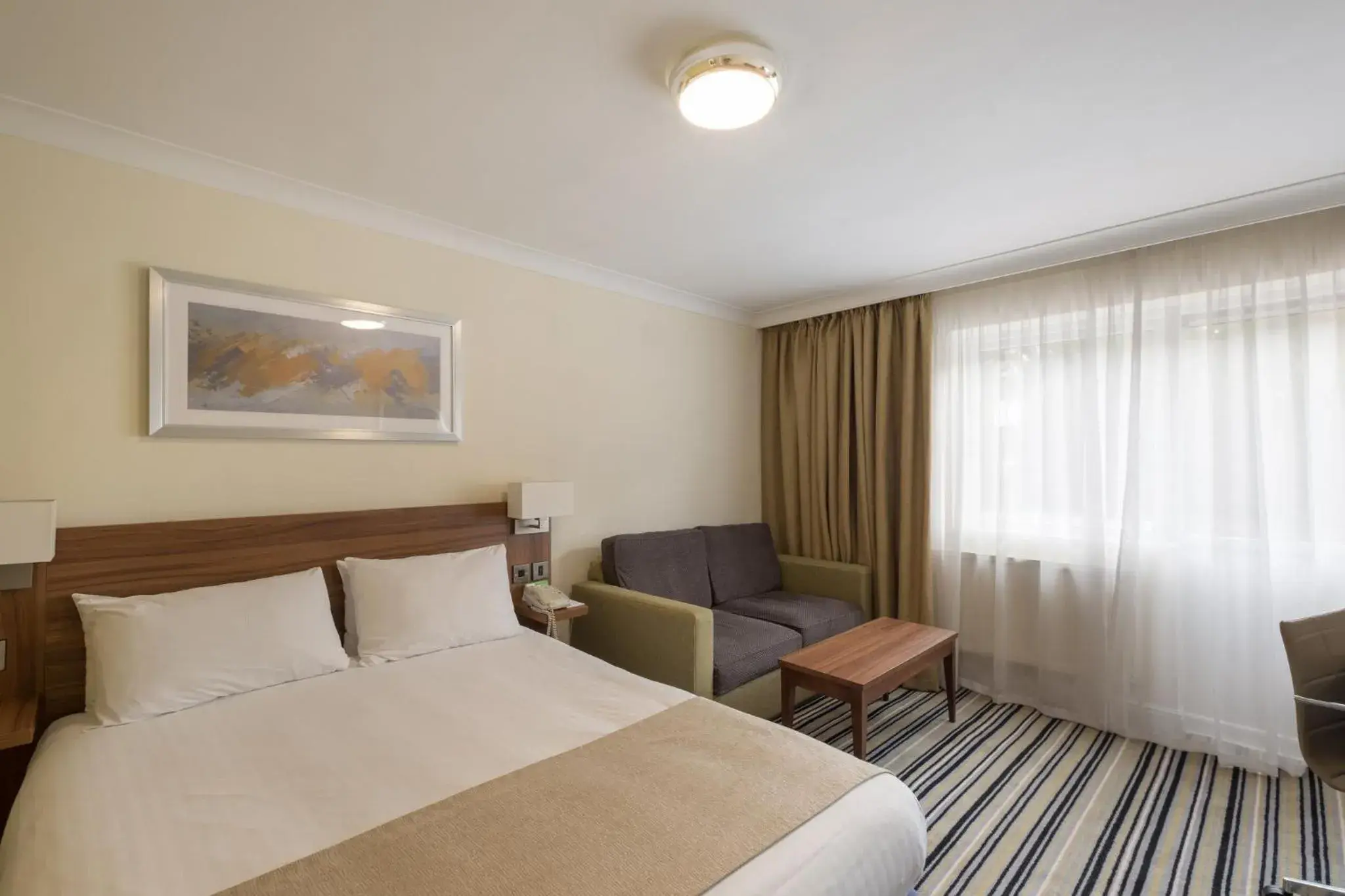 Photo of the whole room, Bed in Holiday Inn Swindon by IHG Photo of the whole room, Bed in Holiday Inn Swindon by IHG