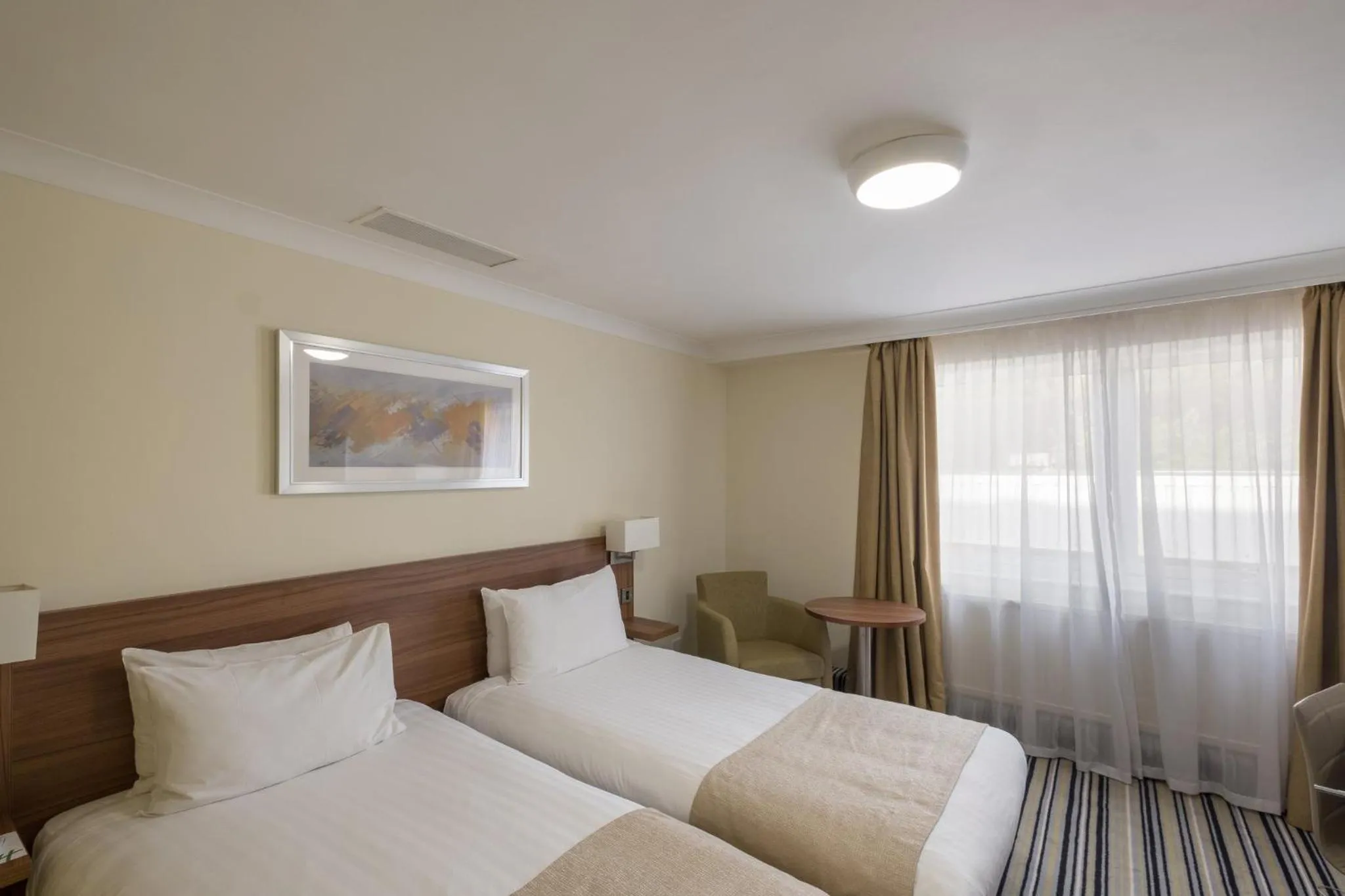 Photo of the whole room, Bed in Holiday Inn Swindon by IHG