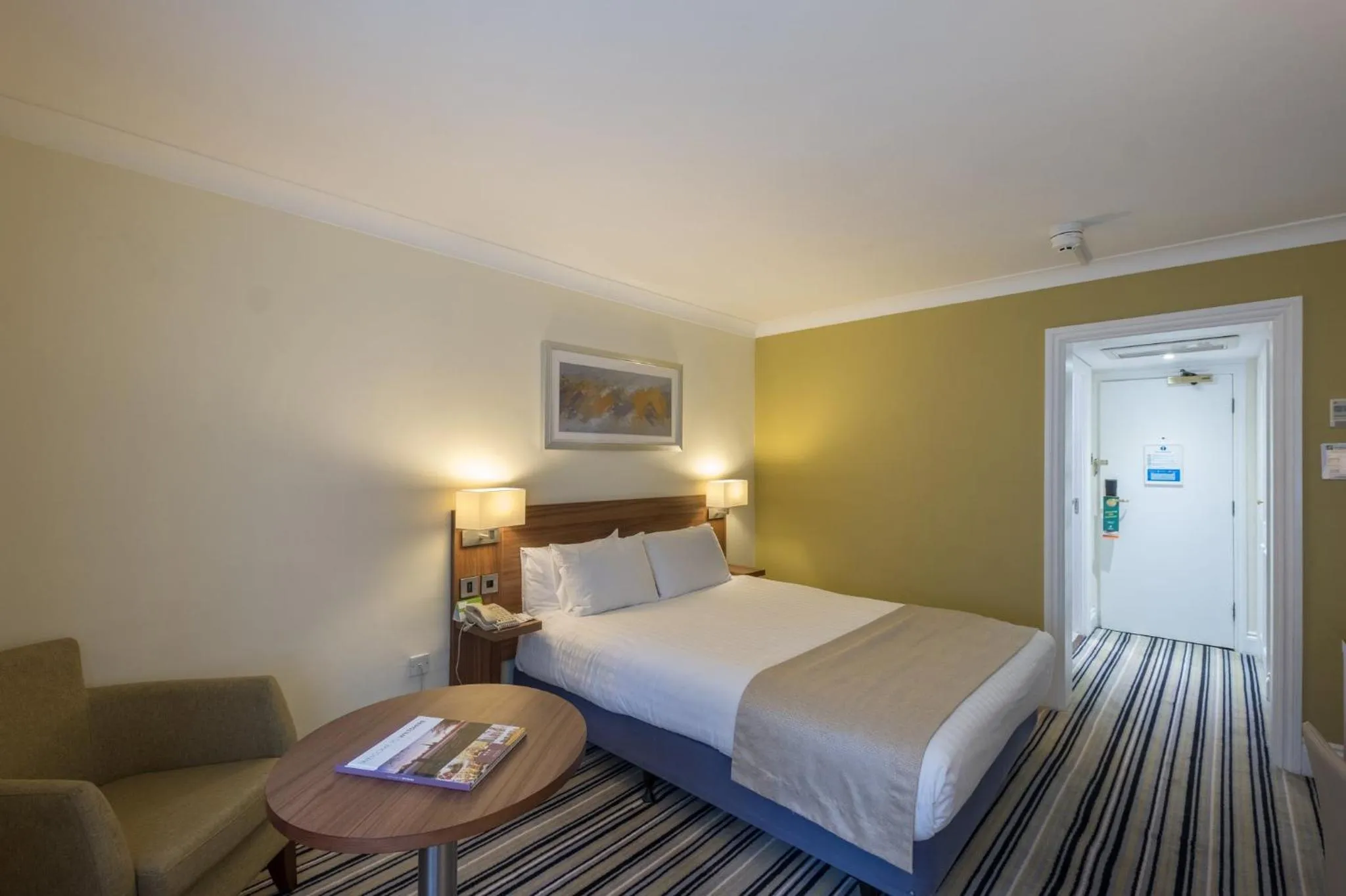 Photo of the whole room, Bed in Holiday Inn Swindon by IHG