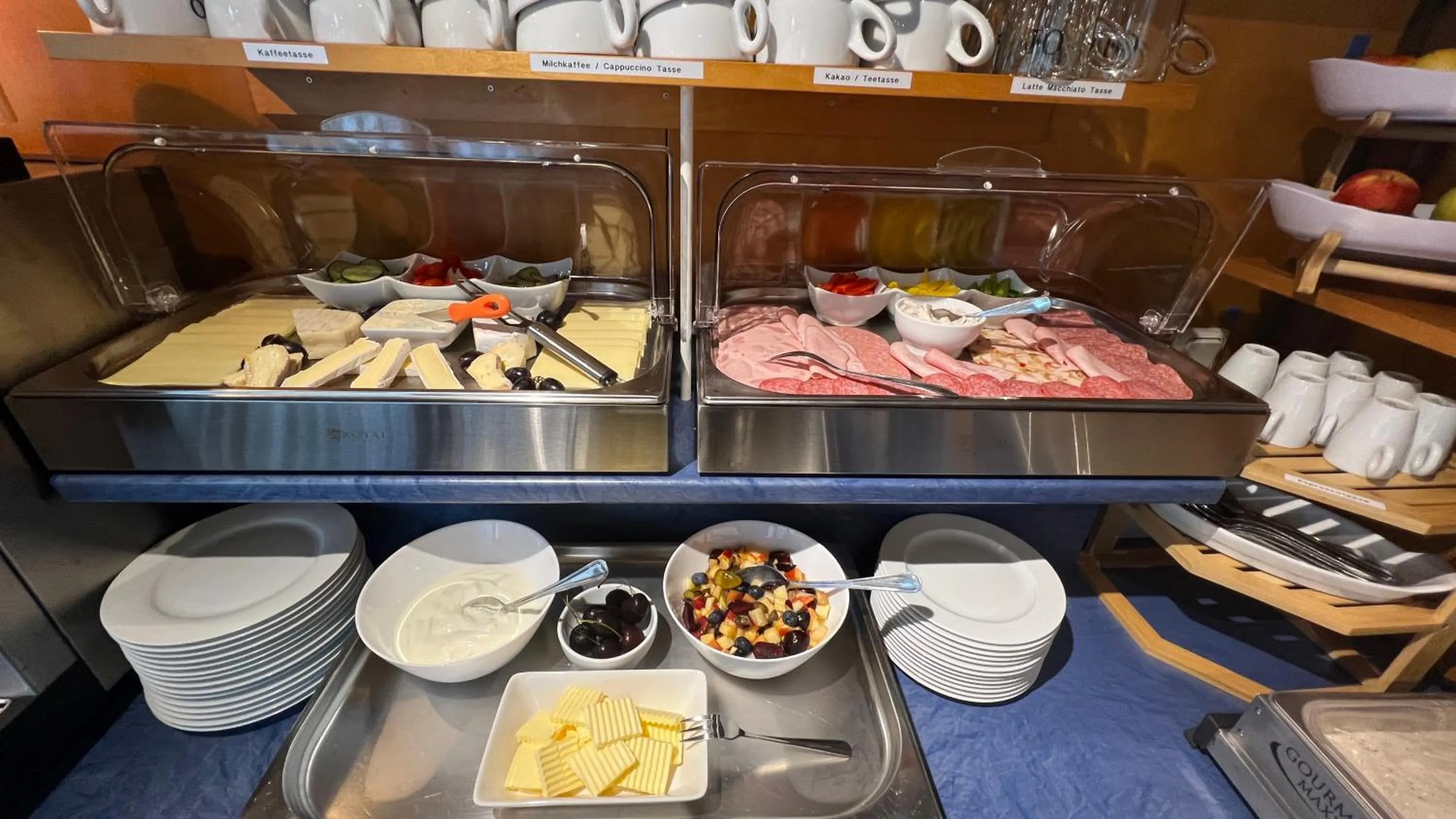 Buffet breakfast in Landhotel Weisses Ross garni