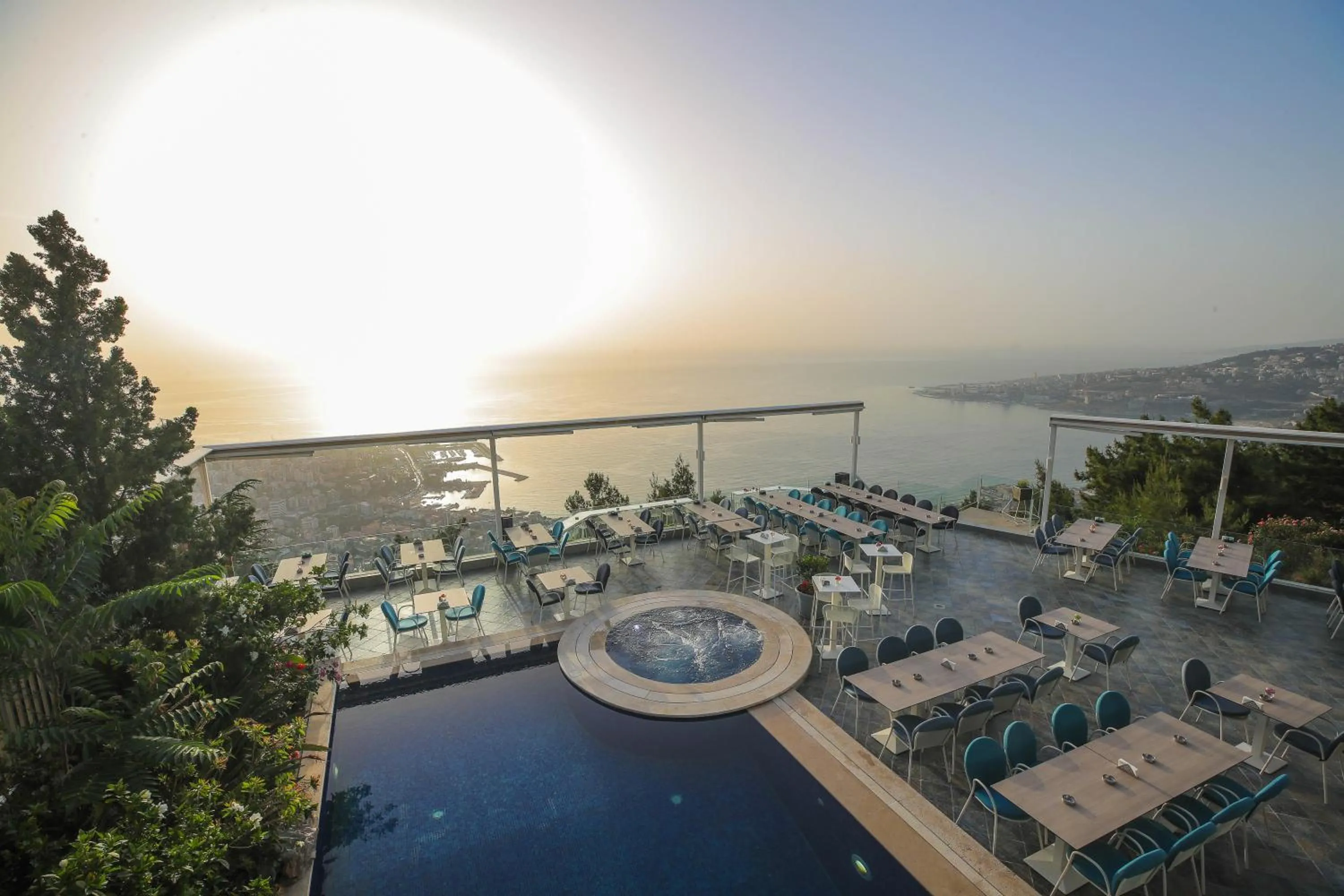 Restaurant/places to eat in Bay Lodge Boutique Hotel