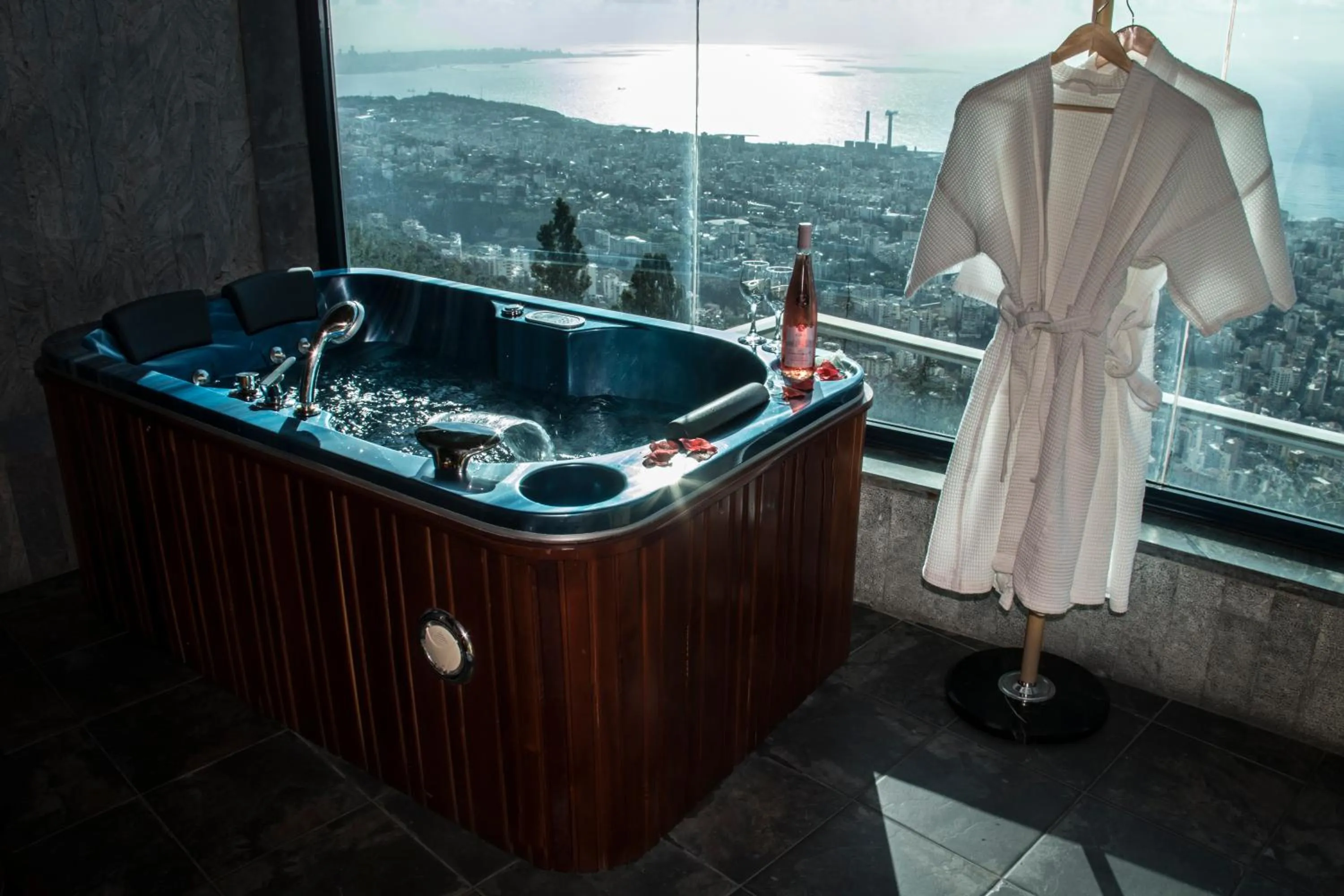 Hot Tub in Bay Lodge Boutique Hotel