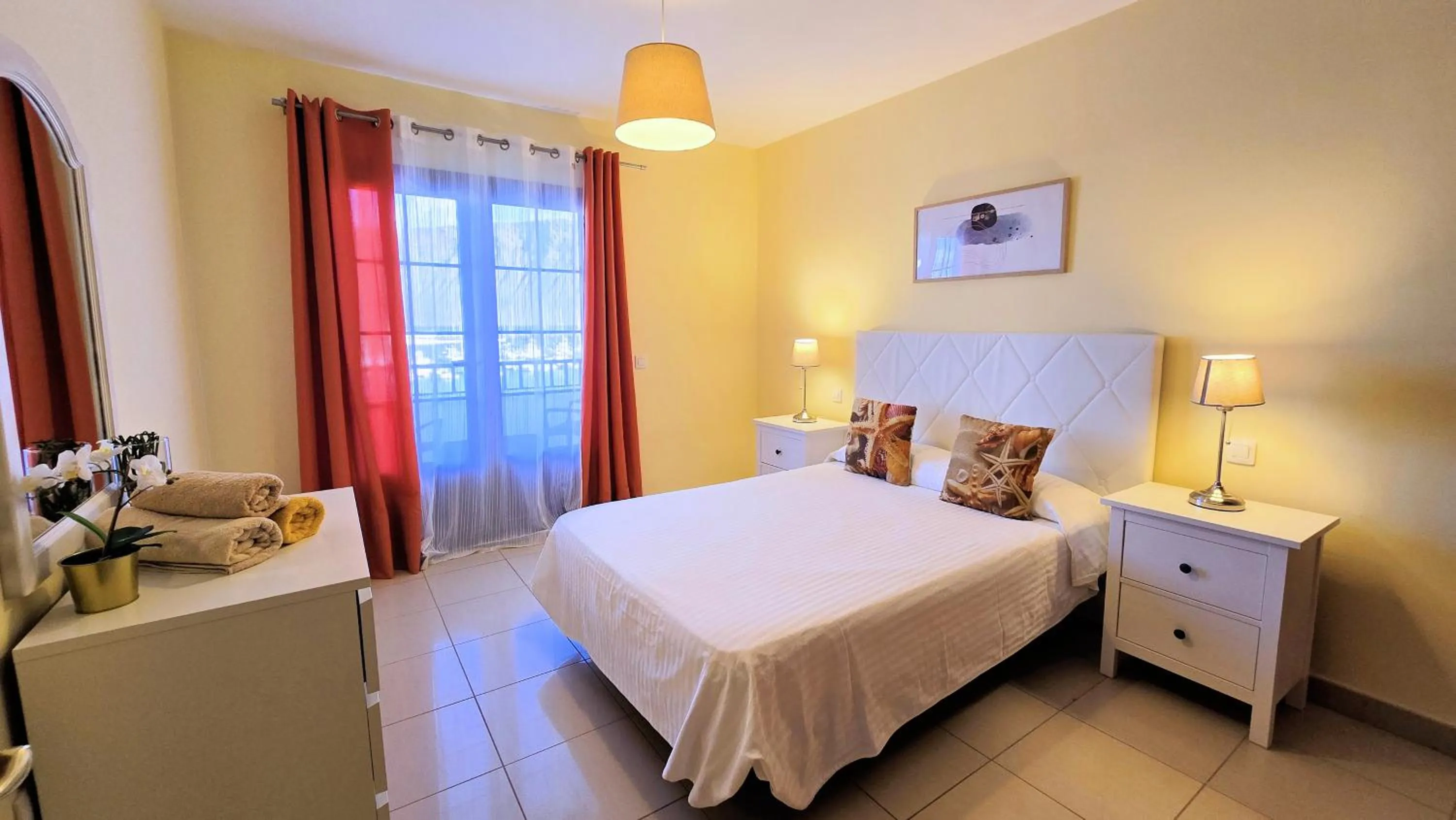 Bed in Evita Beach Suites Exclusivas