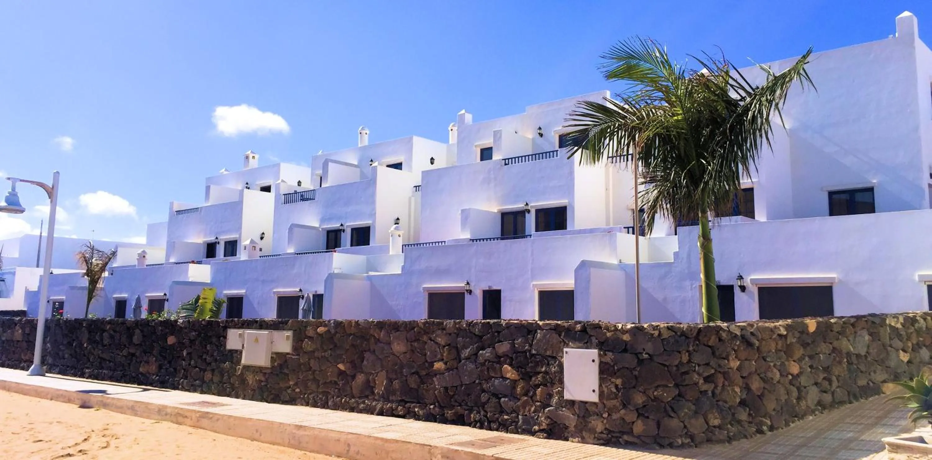 Property building in Evita Beach Suites Exclusivas