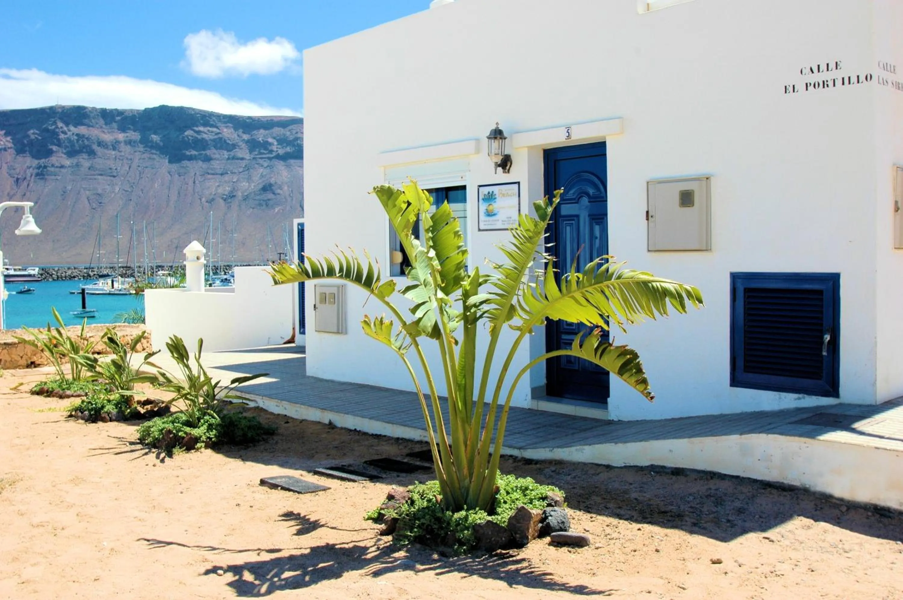 Facade/entrance in Evita Beach Suites Exclusivas