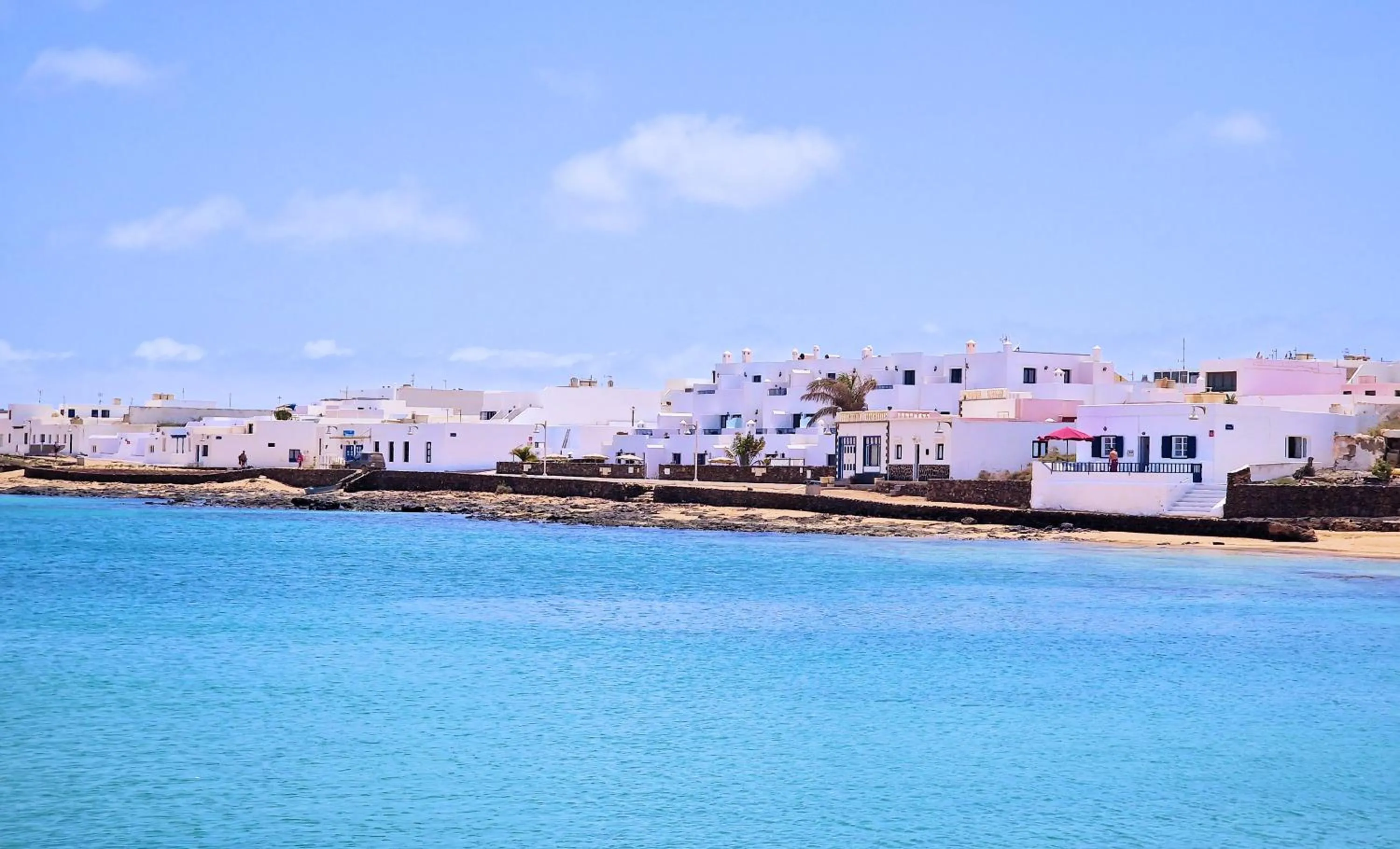 Property building in Evita Beach Suites Exclusivas