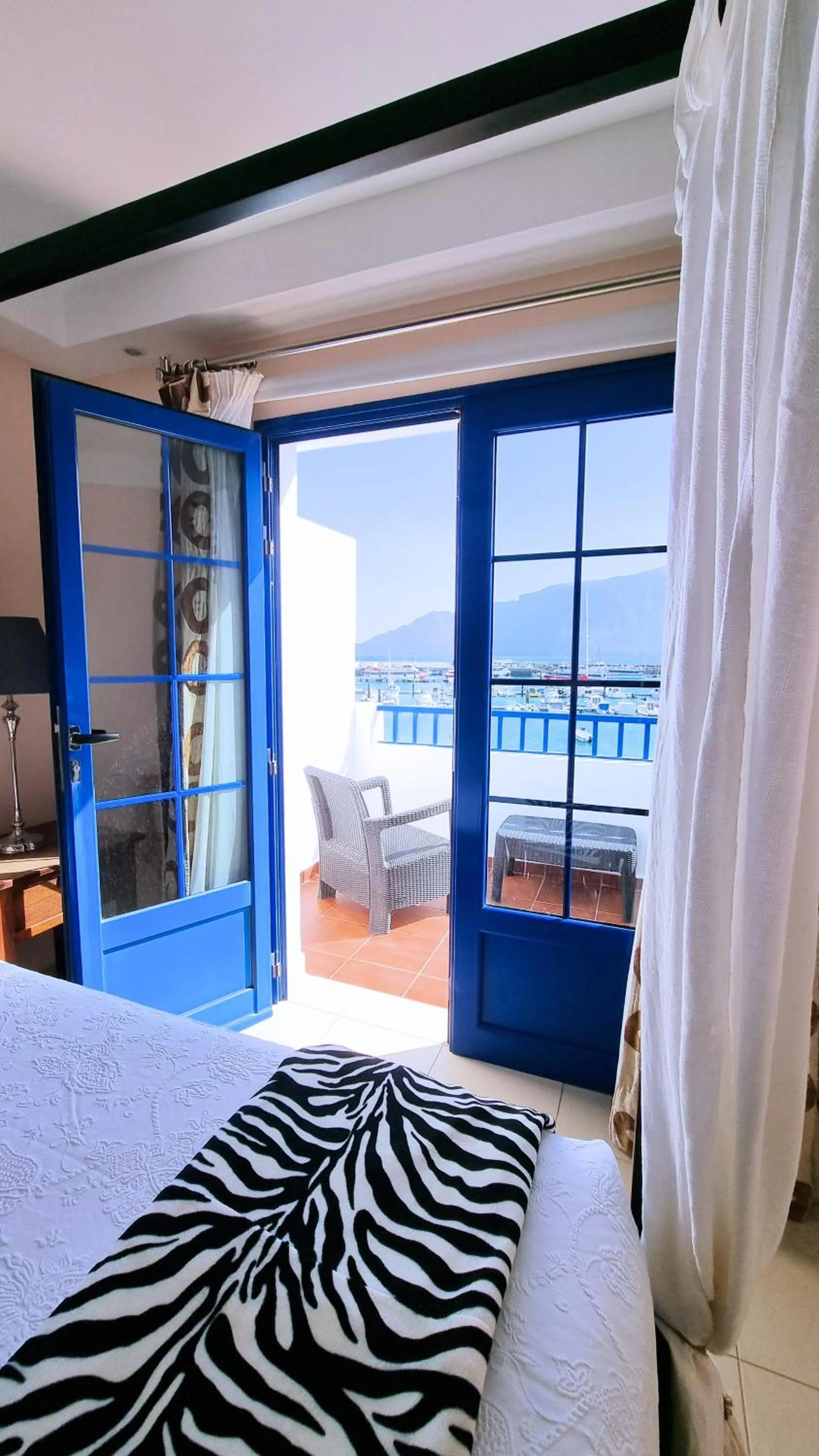 Bed in Evita Beach Suites Exclusivas