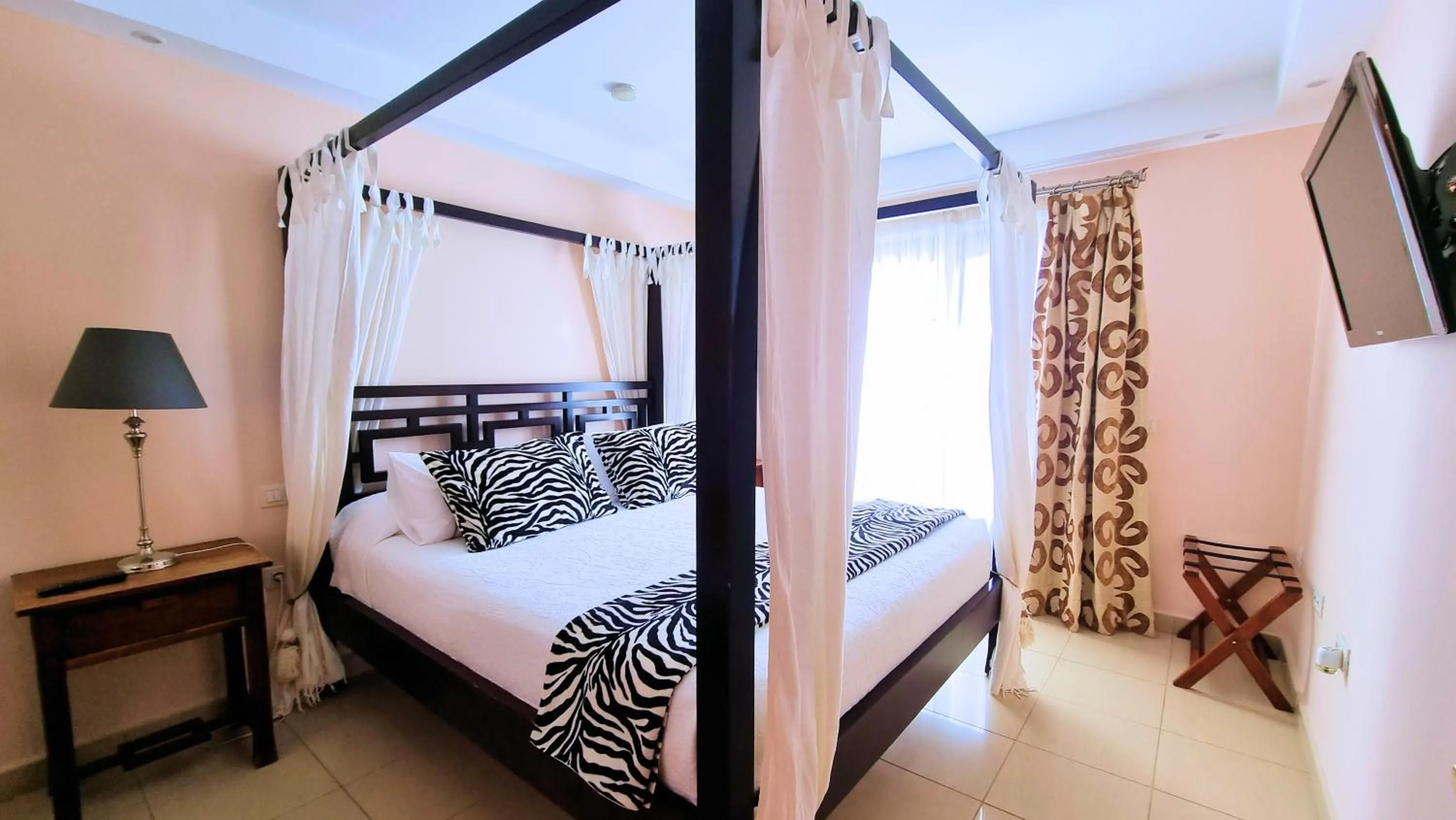 Bedroom, Bed in Evita Beach Suites Exclusivas