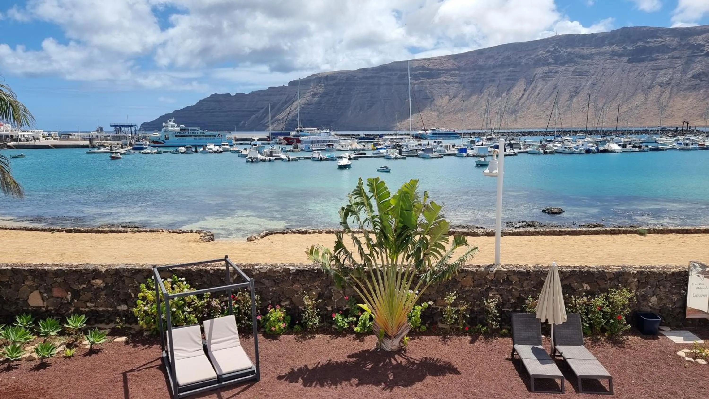 Evita Beach Suites Exclusivas