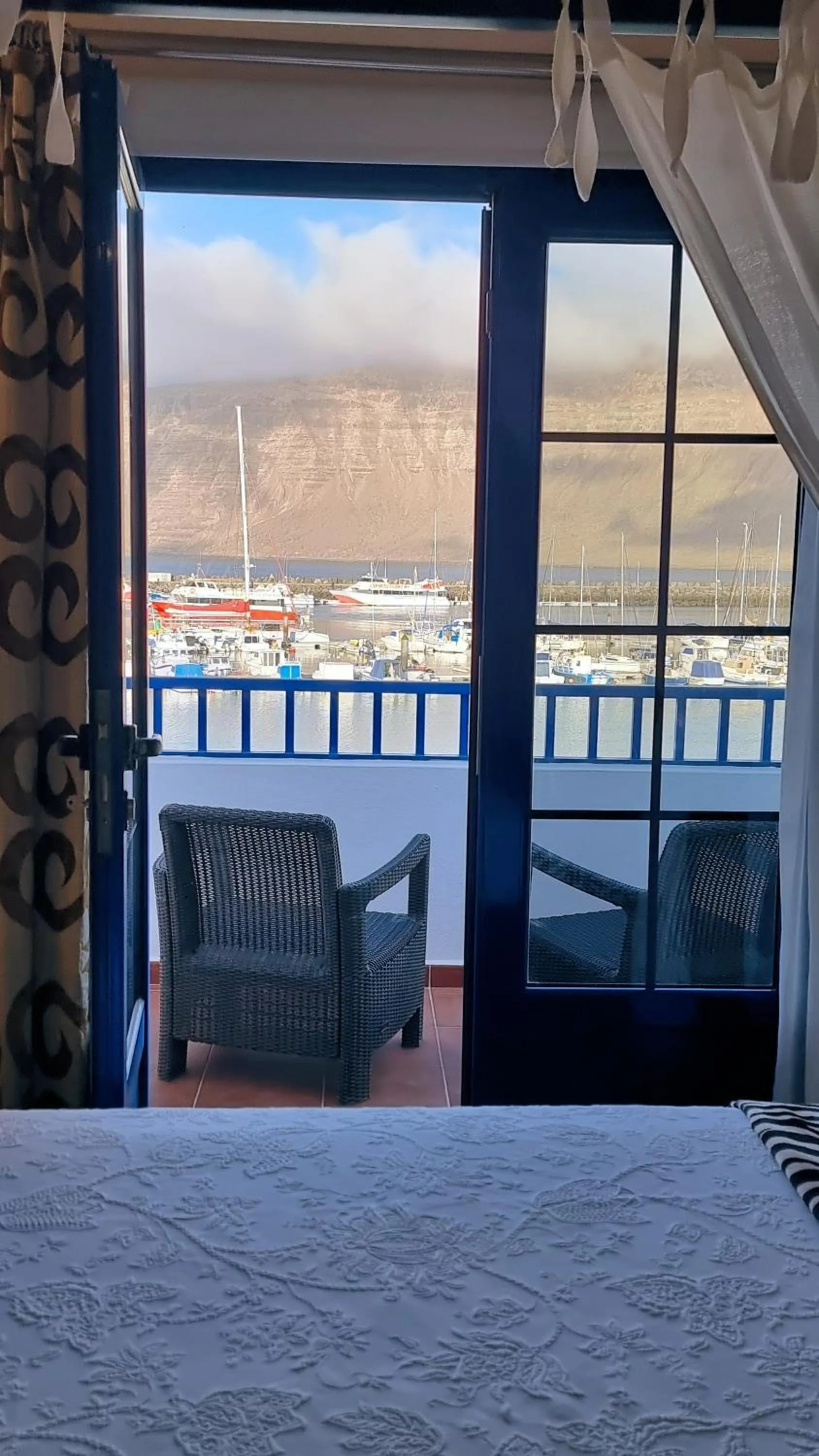 Bed in Evita Beach Suites Exclusivas