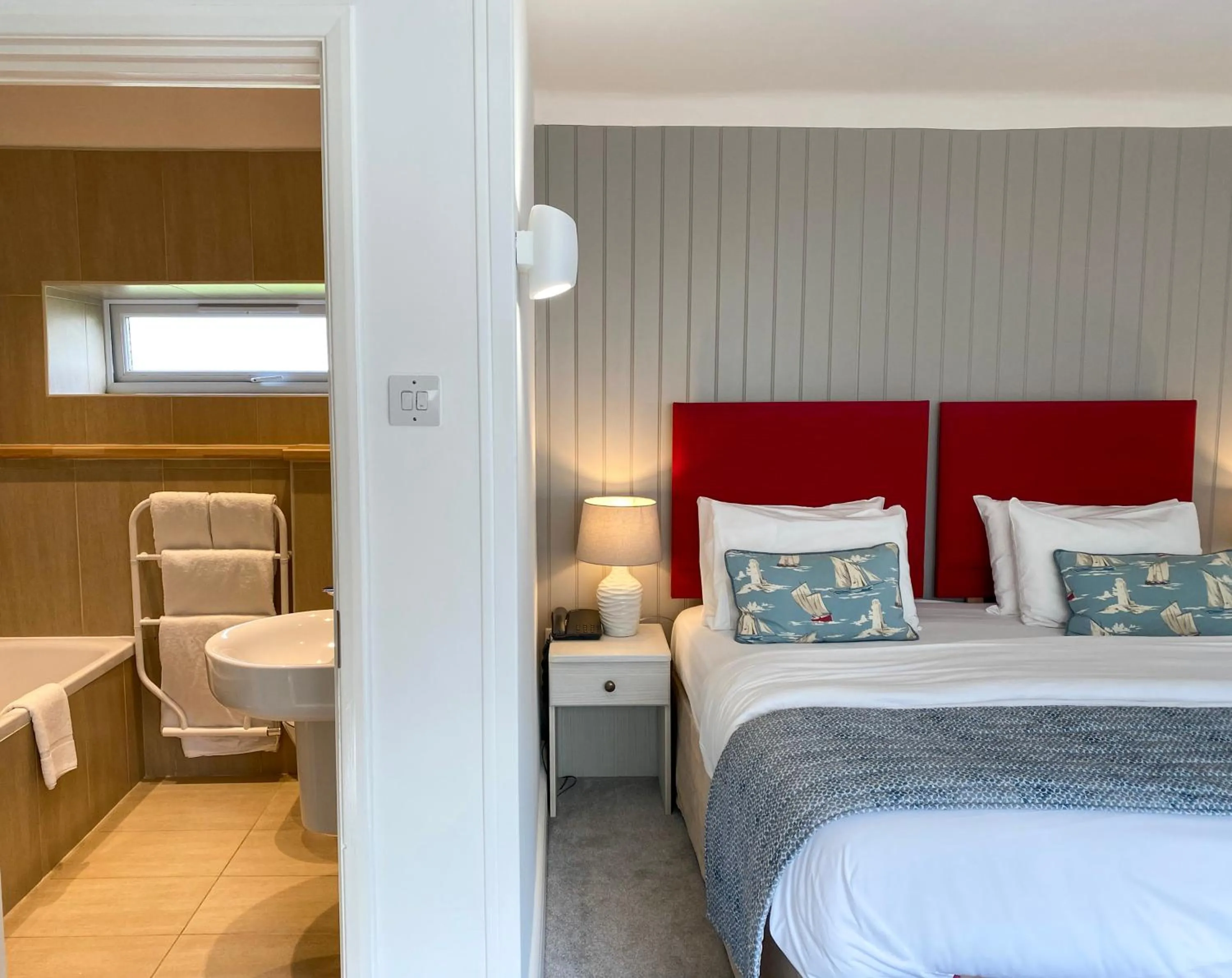 Bathroom, Bed in Caley Hall