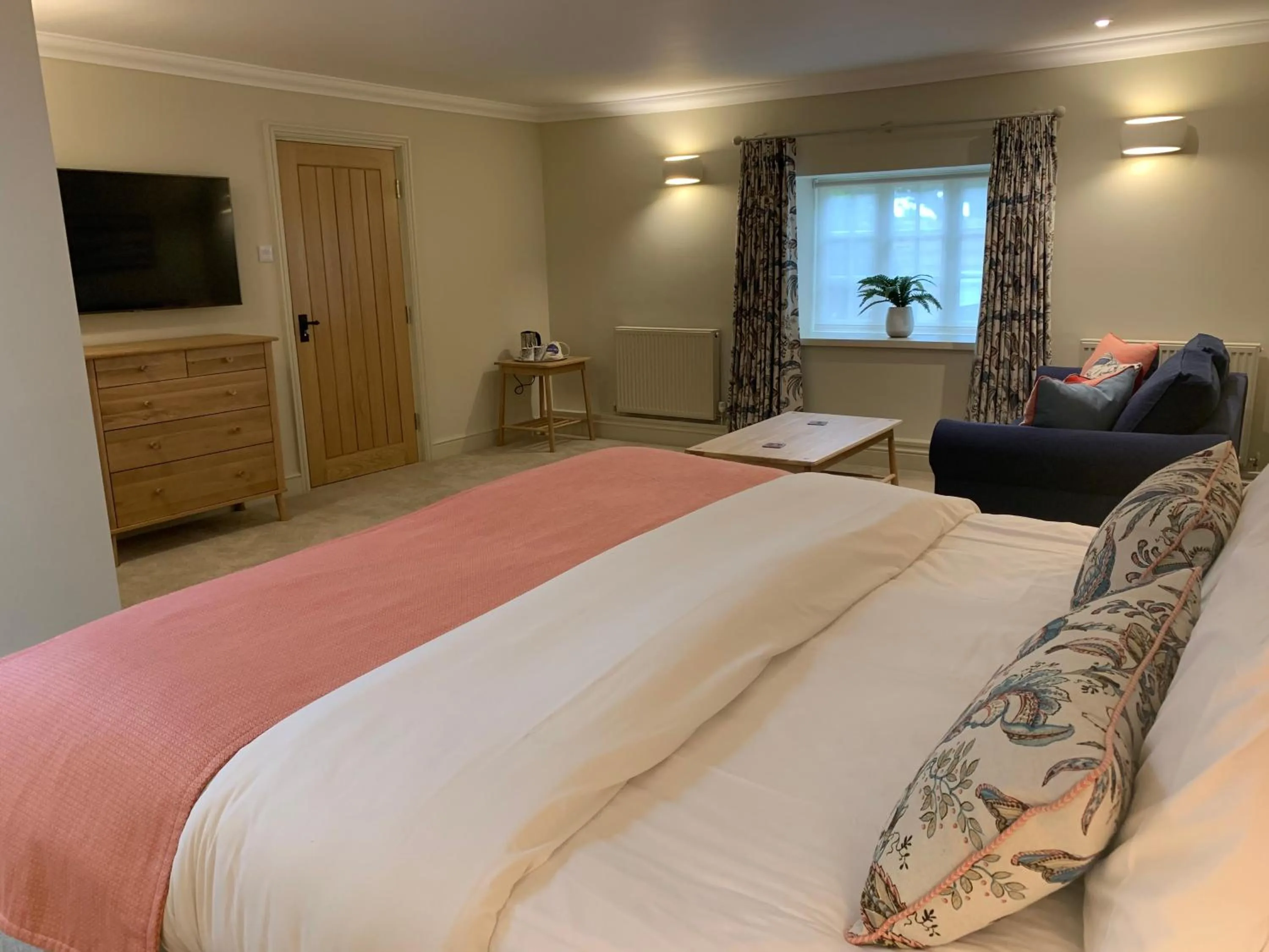 Bedroom, Bed in Caley Hall