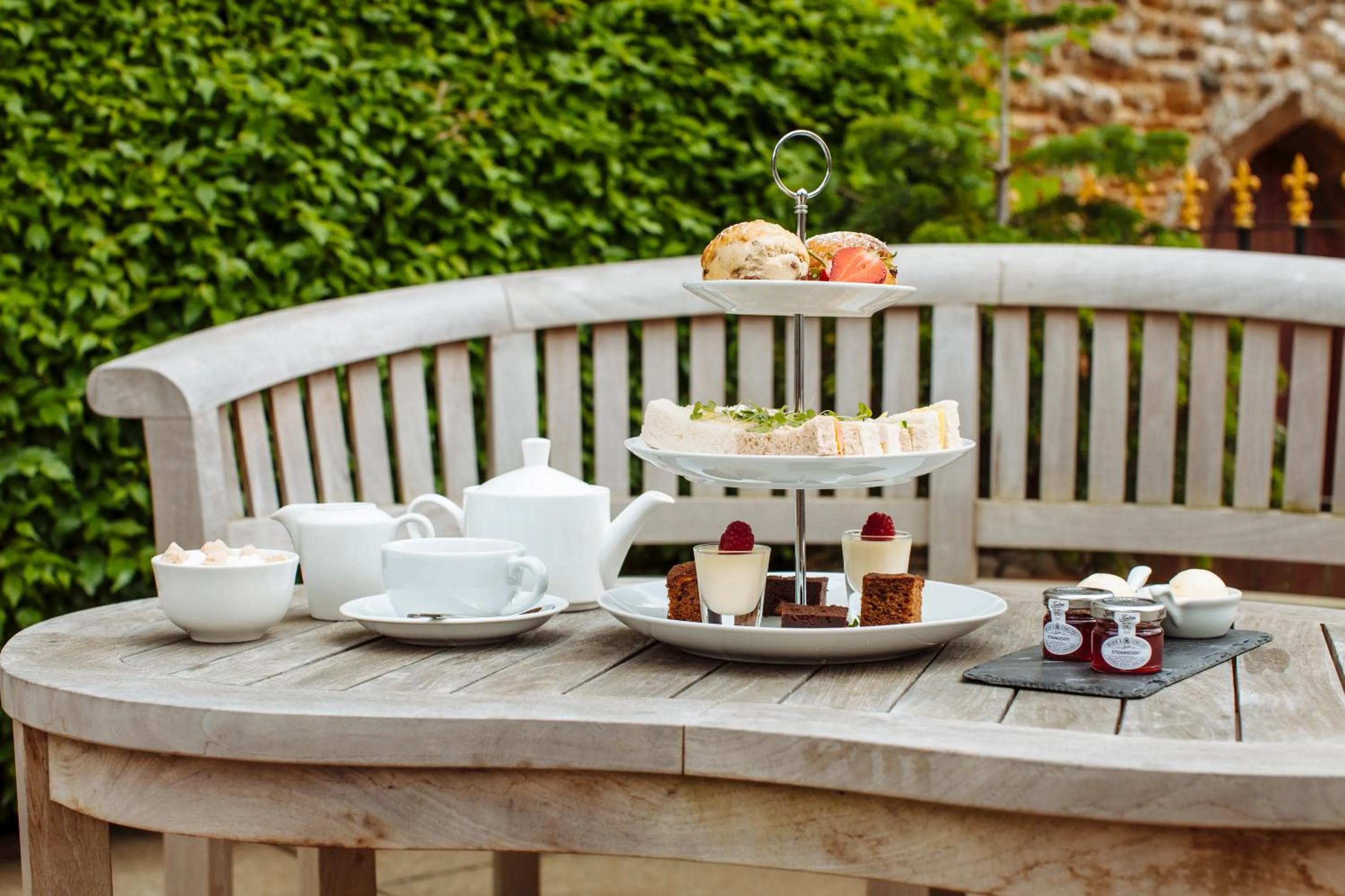 Restaurant/places to eat in Caley Hall