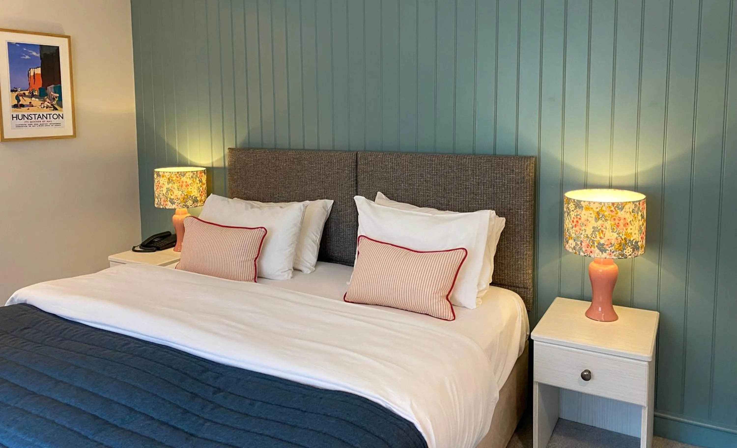 Bedroom, Bed in Caley Hall