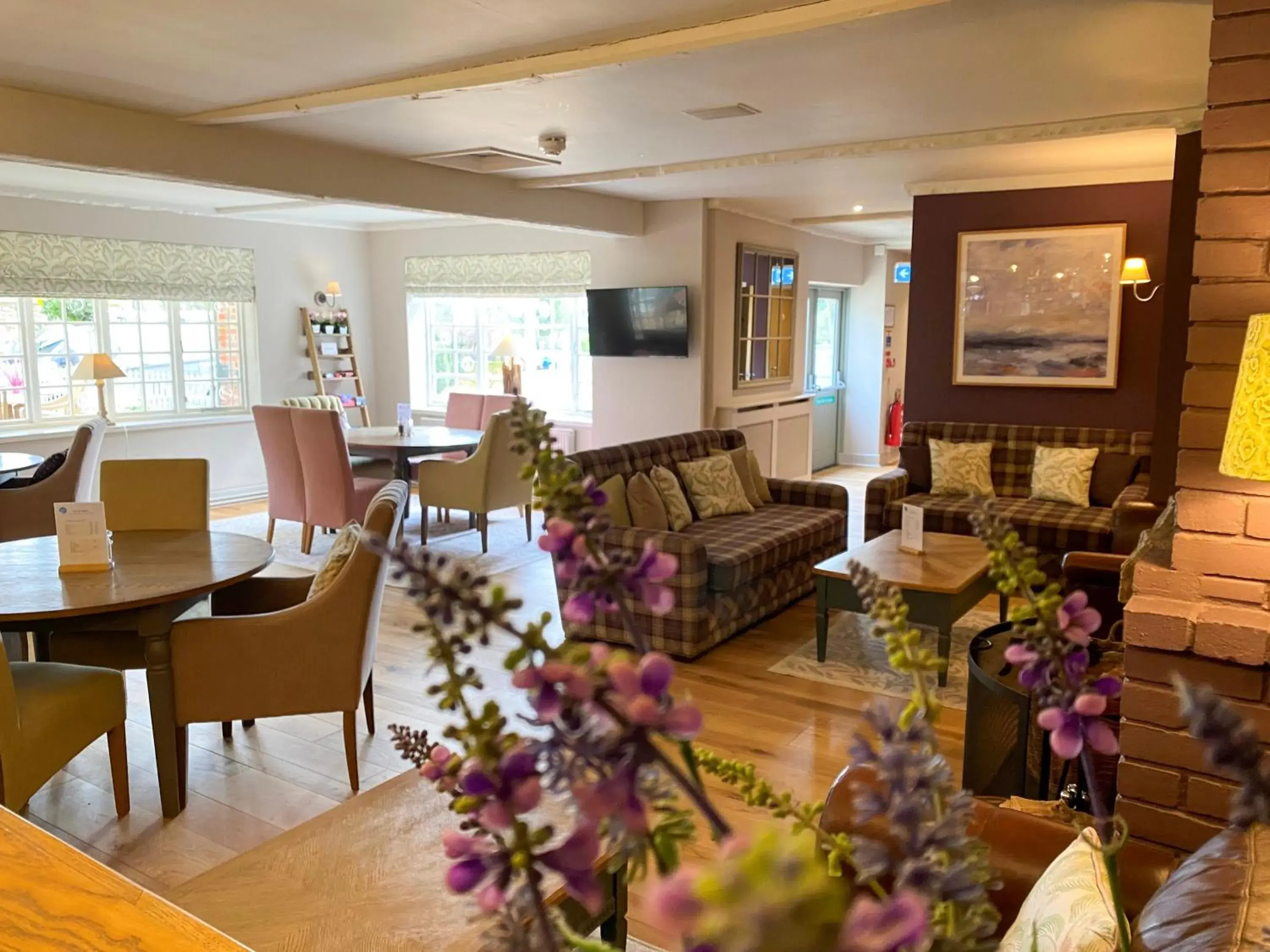 Lounge or bar in Caley Hall Lounge or bar in Caley Hall