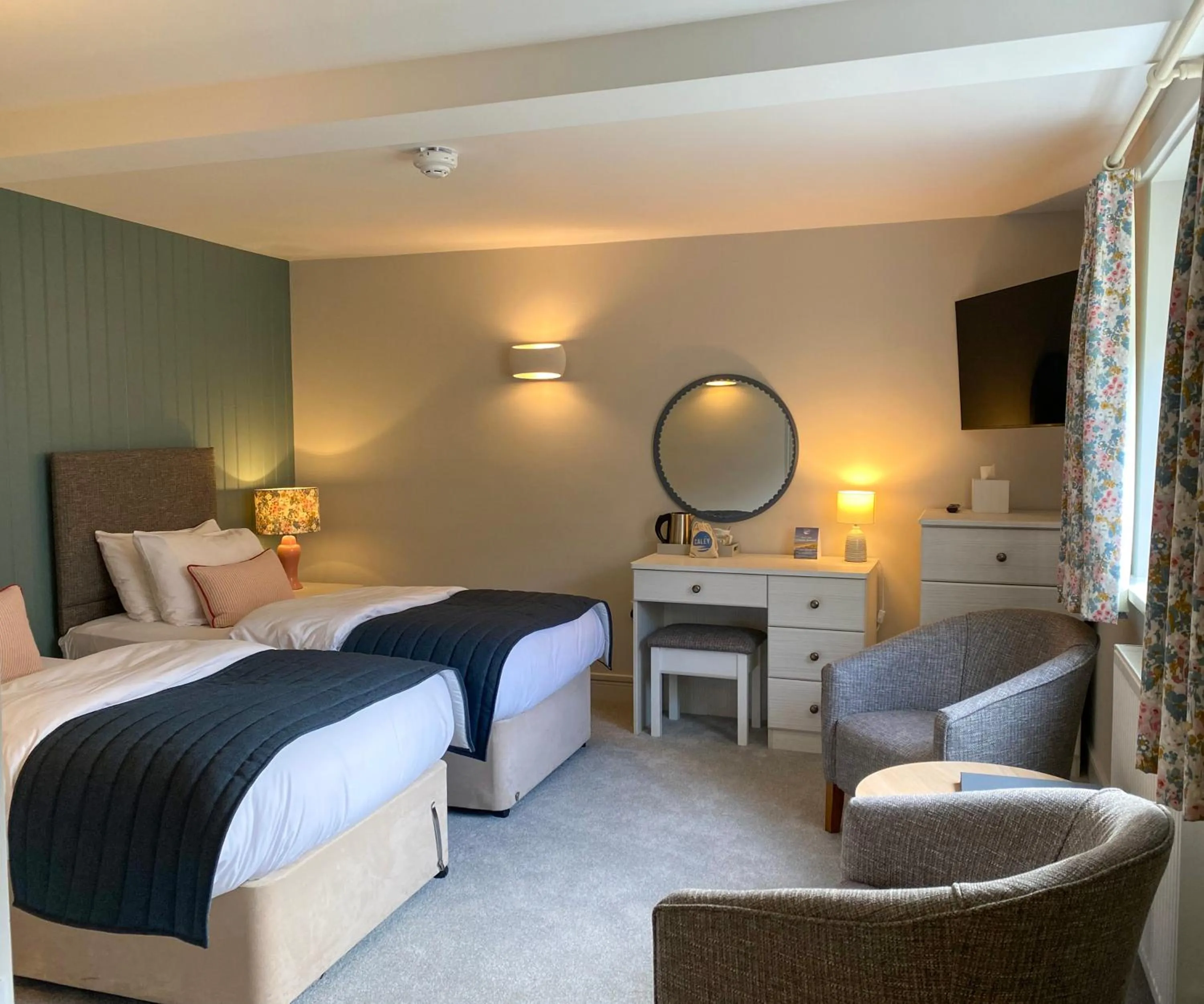 Bedroom, Bed in Caley Hall