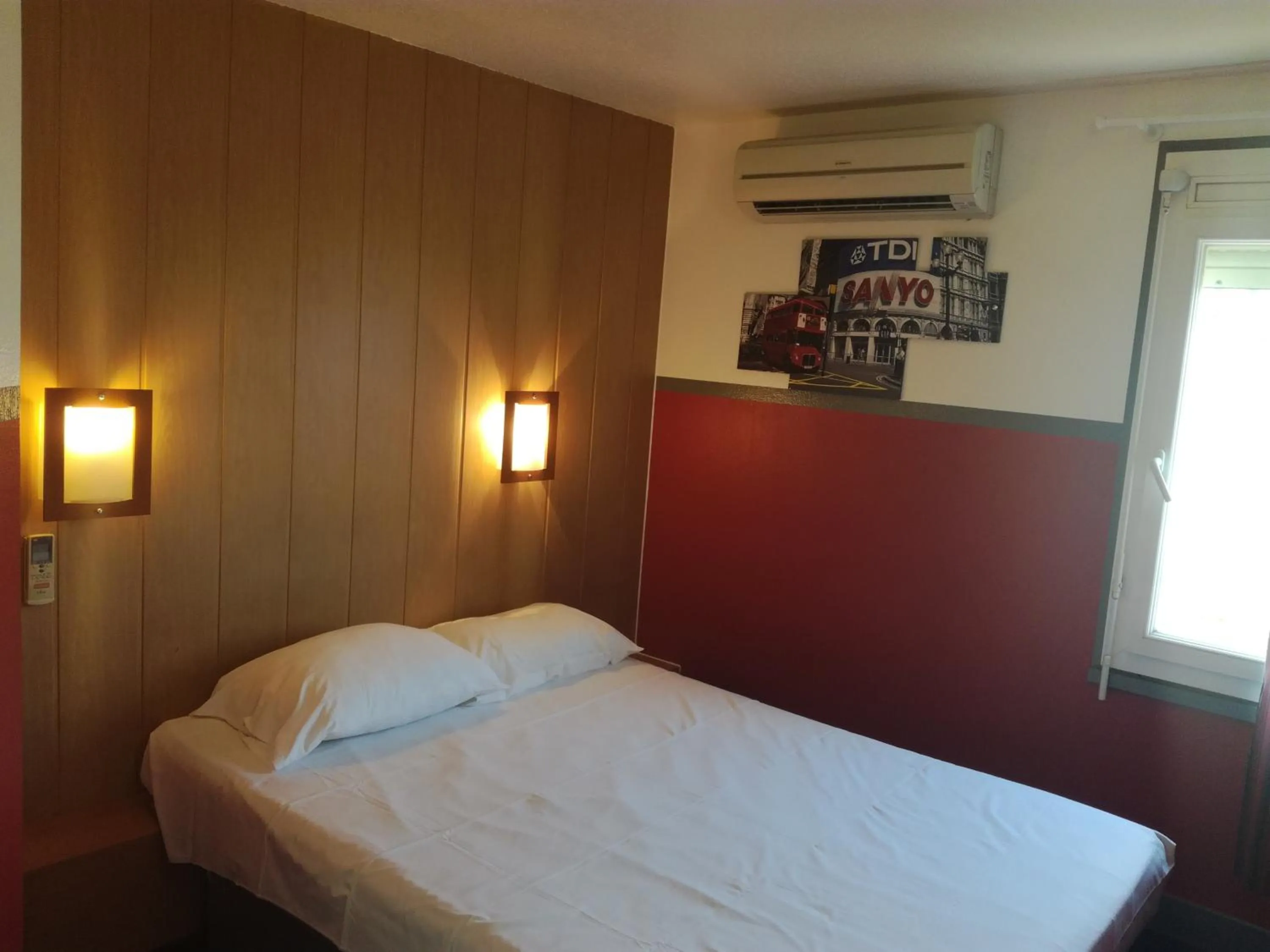 Bedroom, Bed in Fasthotel Montpellier Baillargues