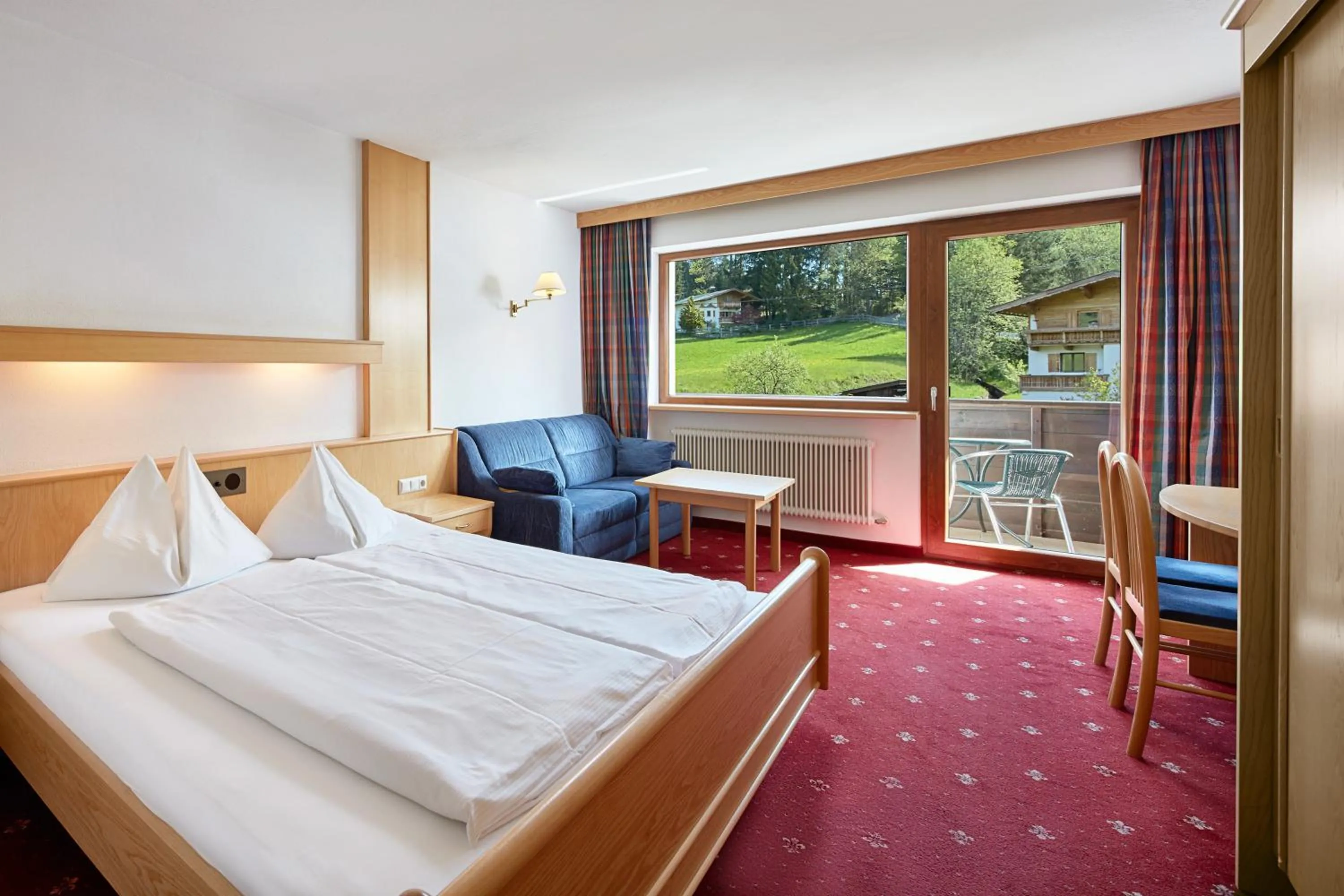 Photo of the whole room, Bed in Lifthotel