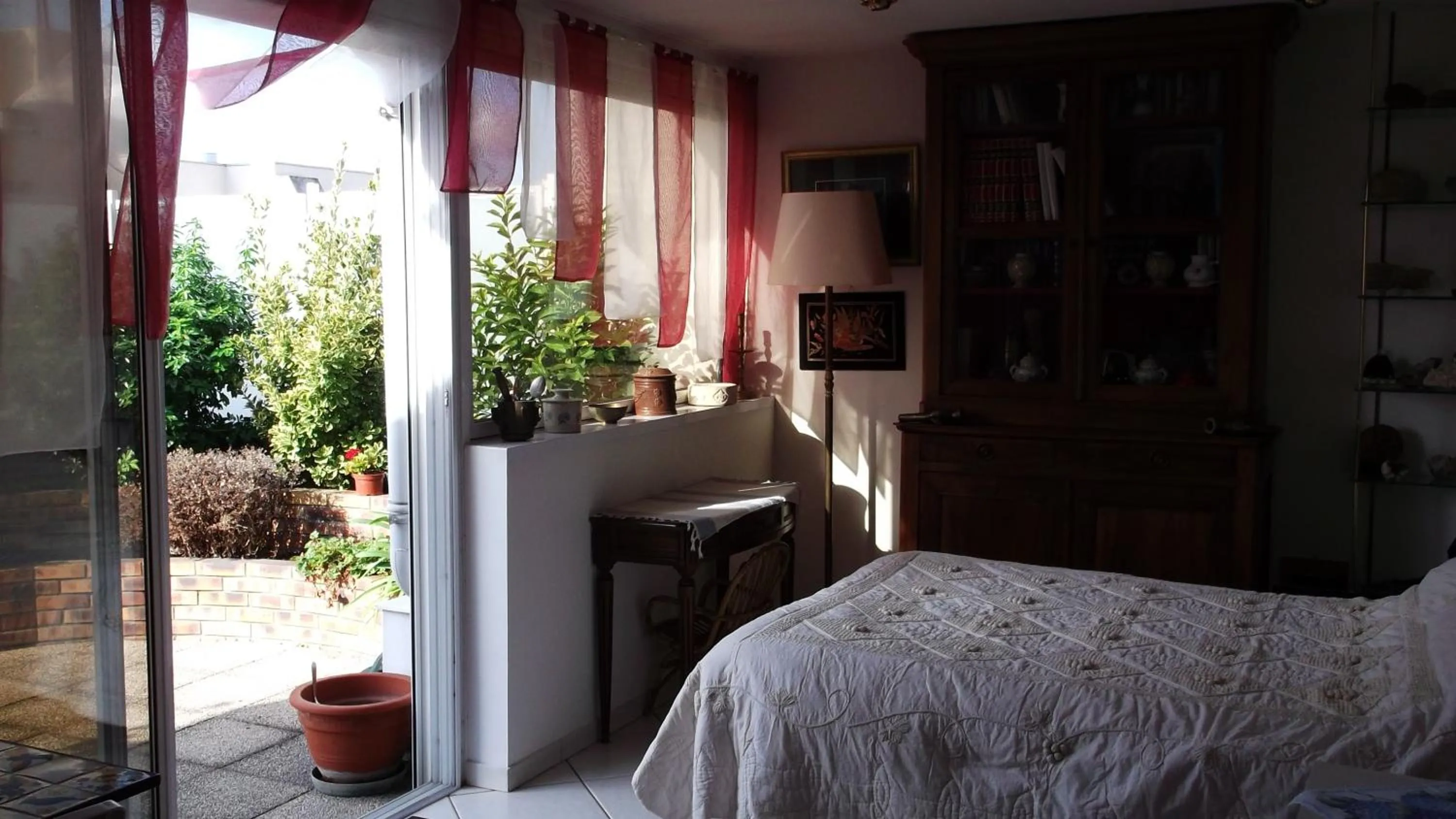 Photo of the whole room, Bed in Chambres d'hôtes Issy-Paris