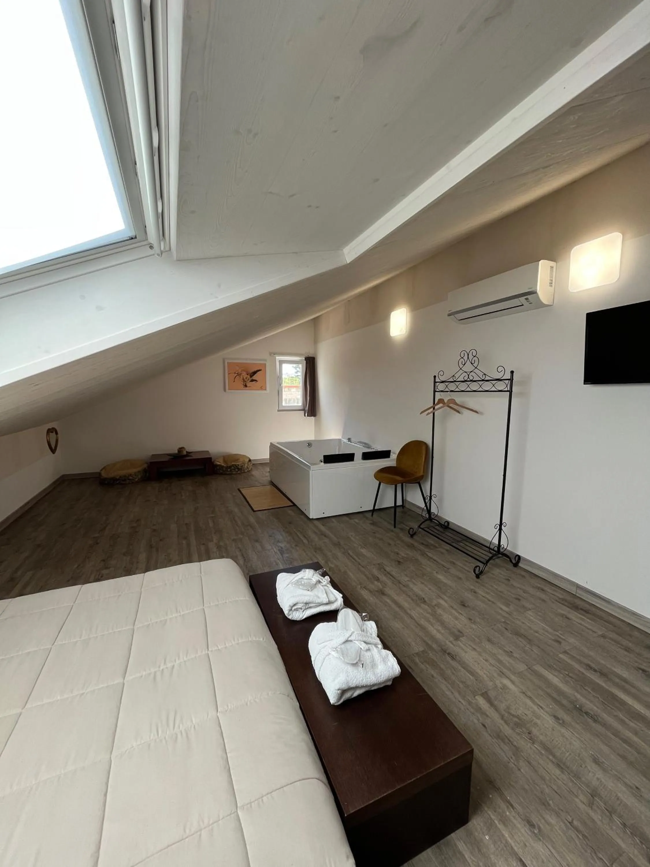 Hot Tub, Bed in Villa Liliana