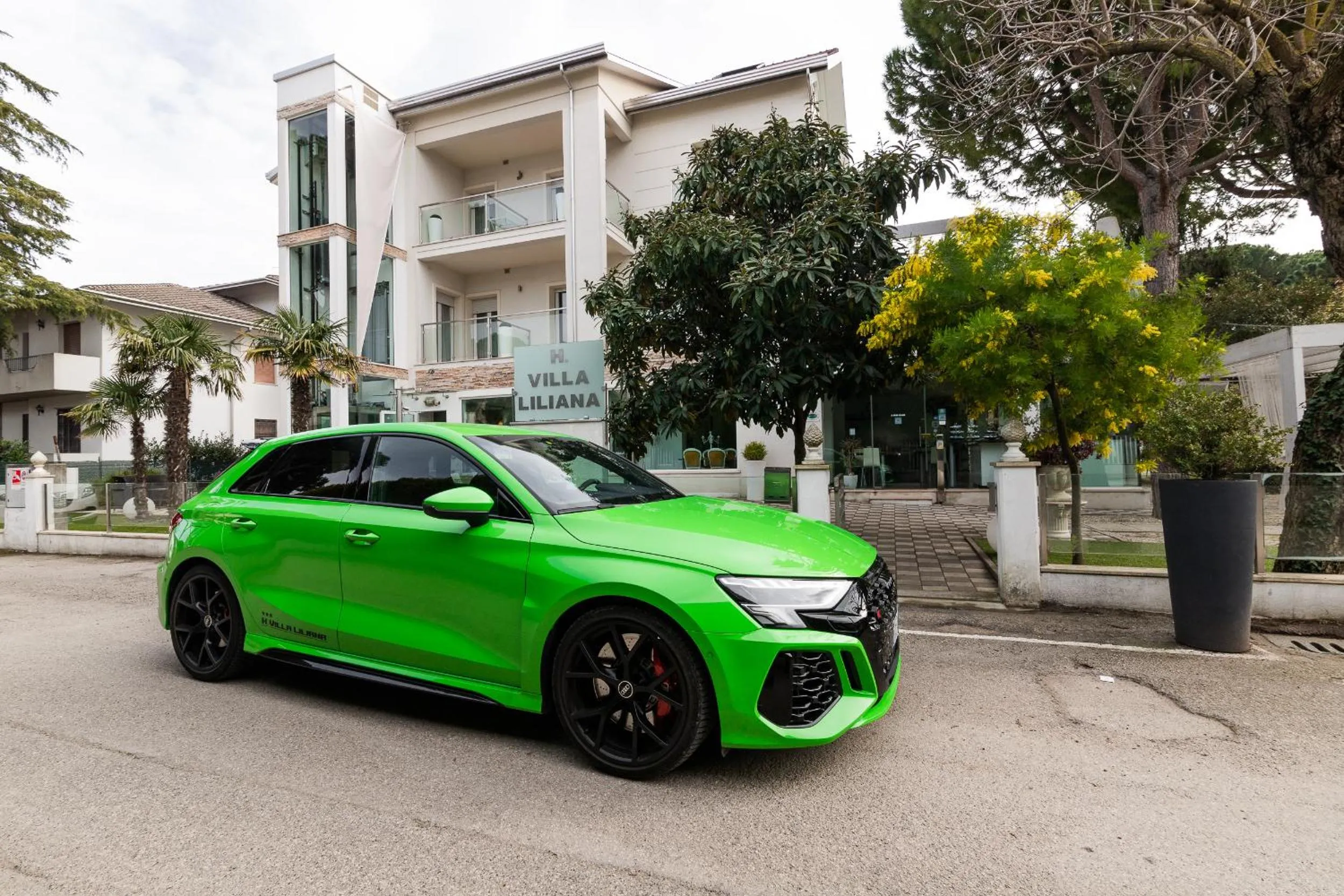 Property building in Villa Liliana