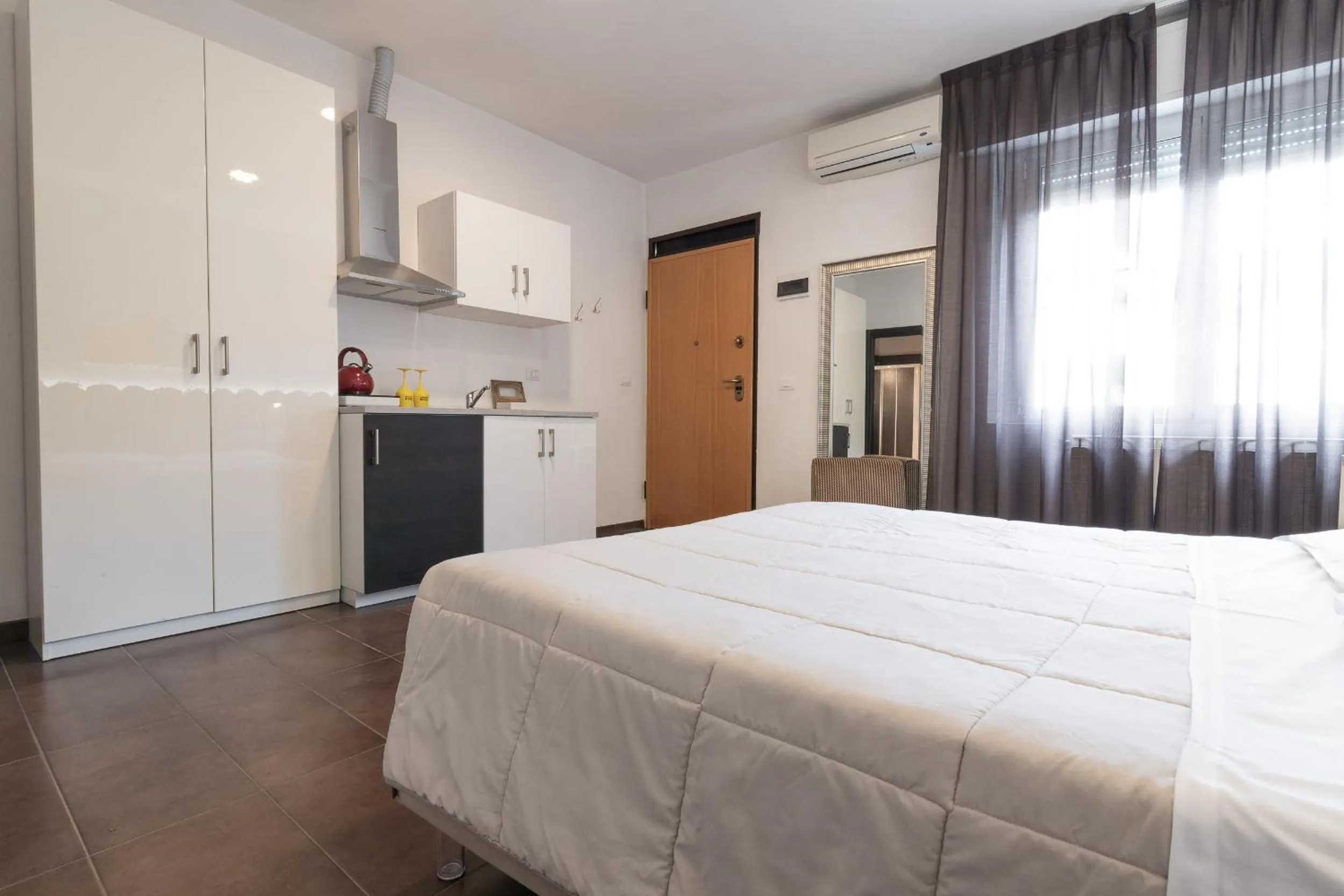 kitchen, Bed in Villa Liliana