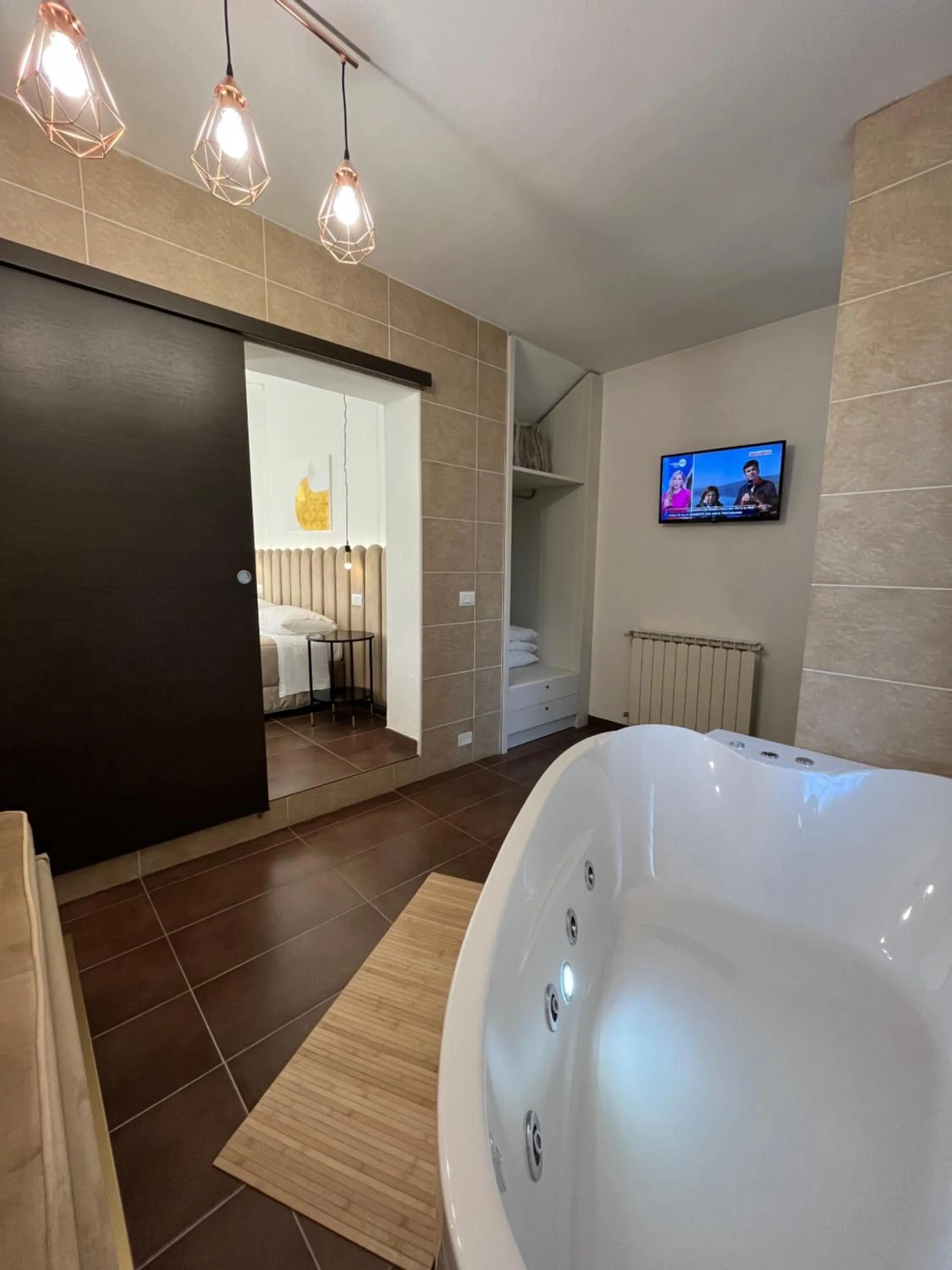 Hot Tub, Bed in Villa Liliana