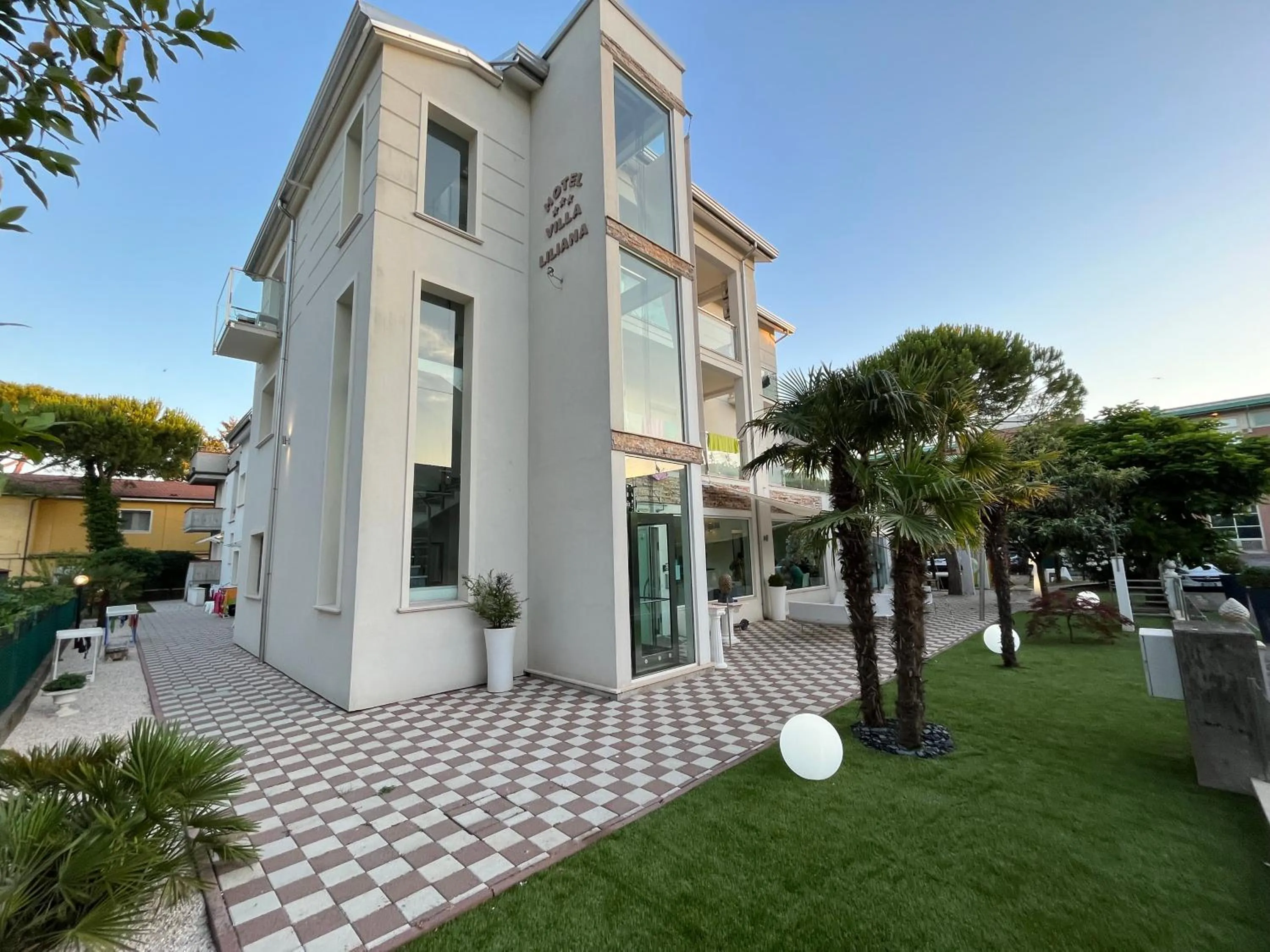 Property building in Villa Liliana