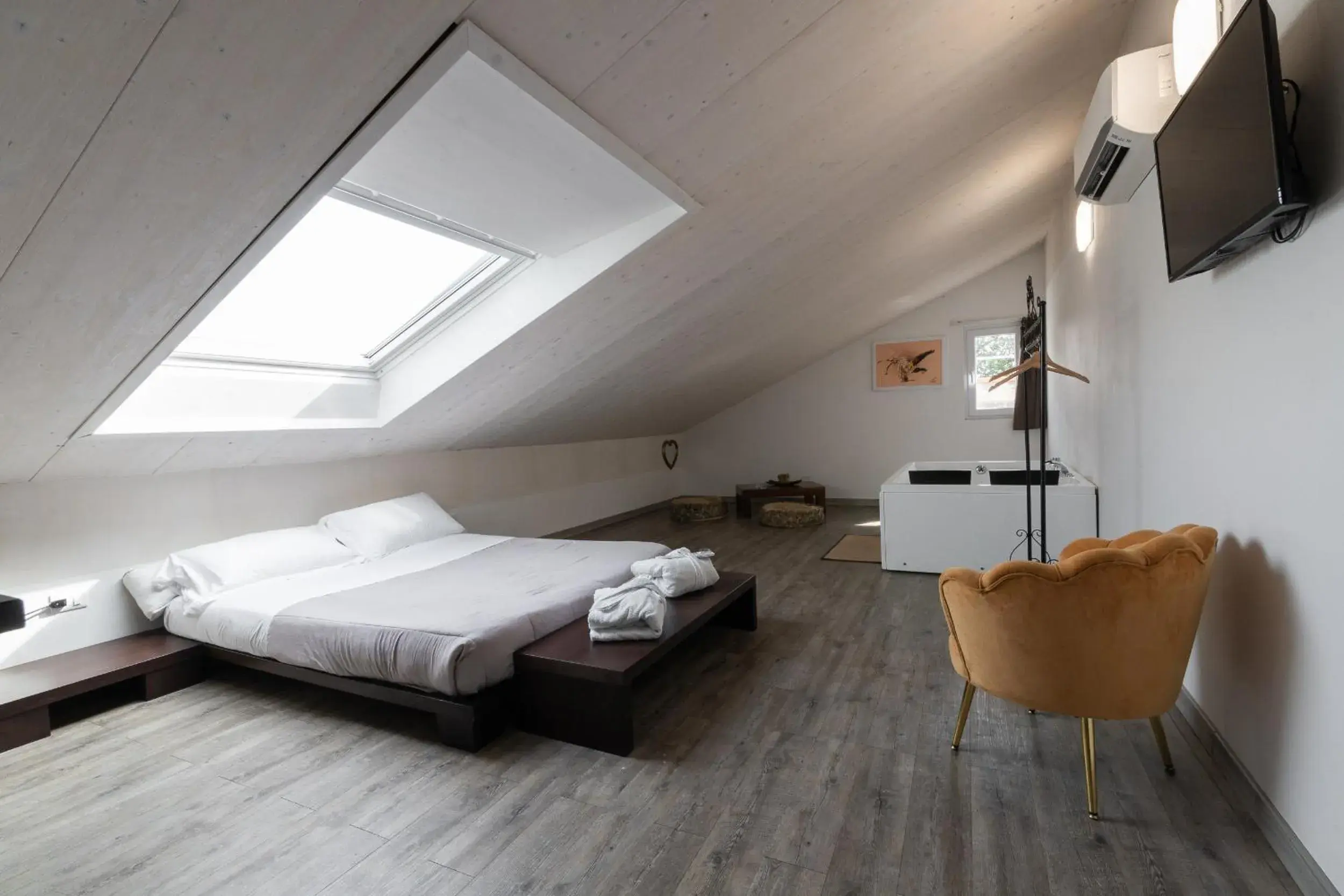 Suite with Hot Tub in Villa Liliana Suite with Hot Tub in Villa Liliana