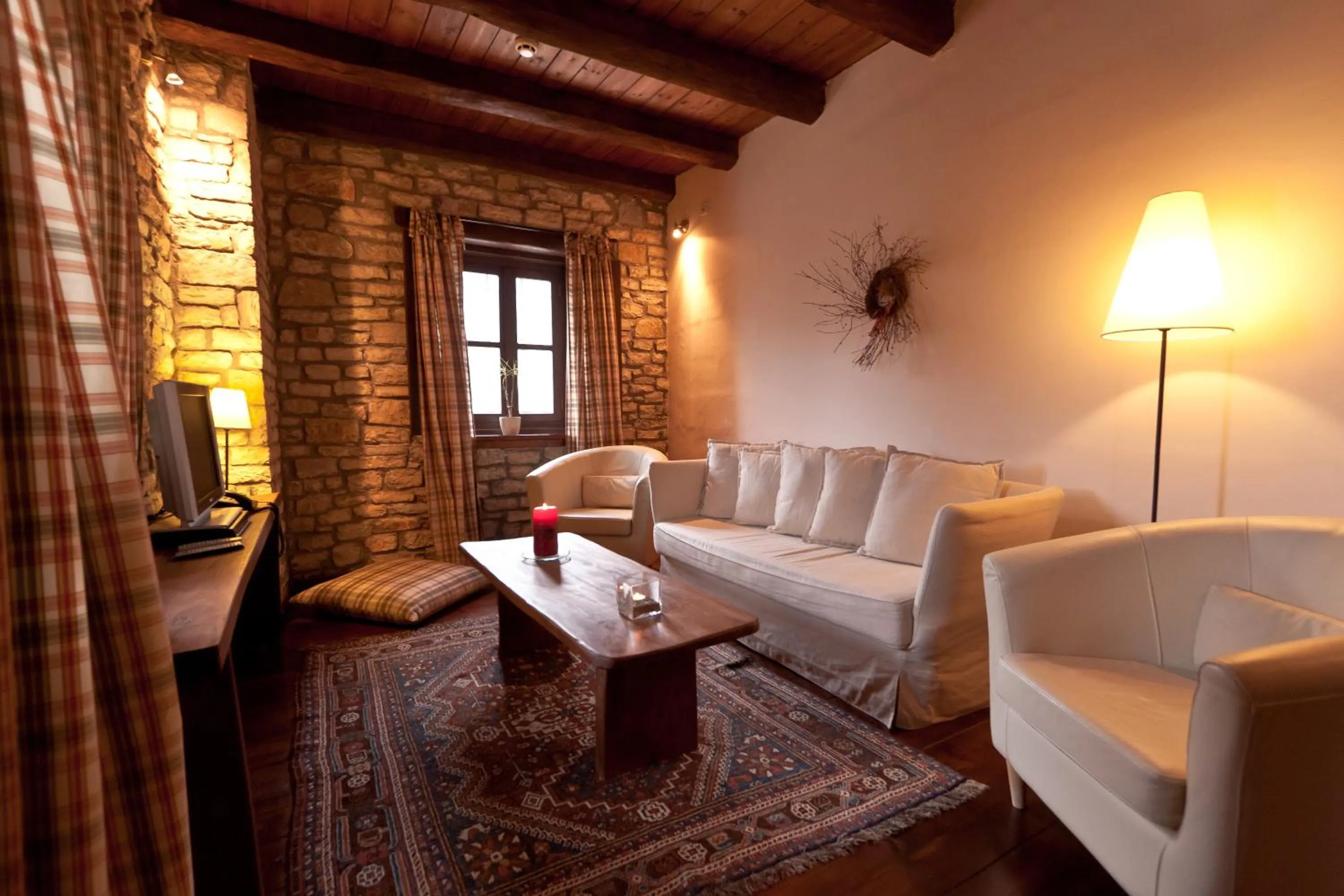 Photo of the whole room in Arhontiko Aristis