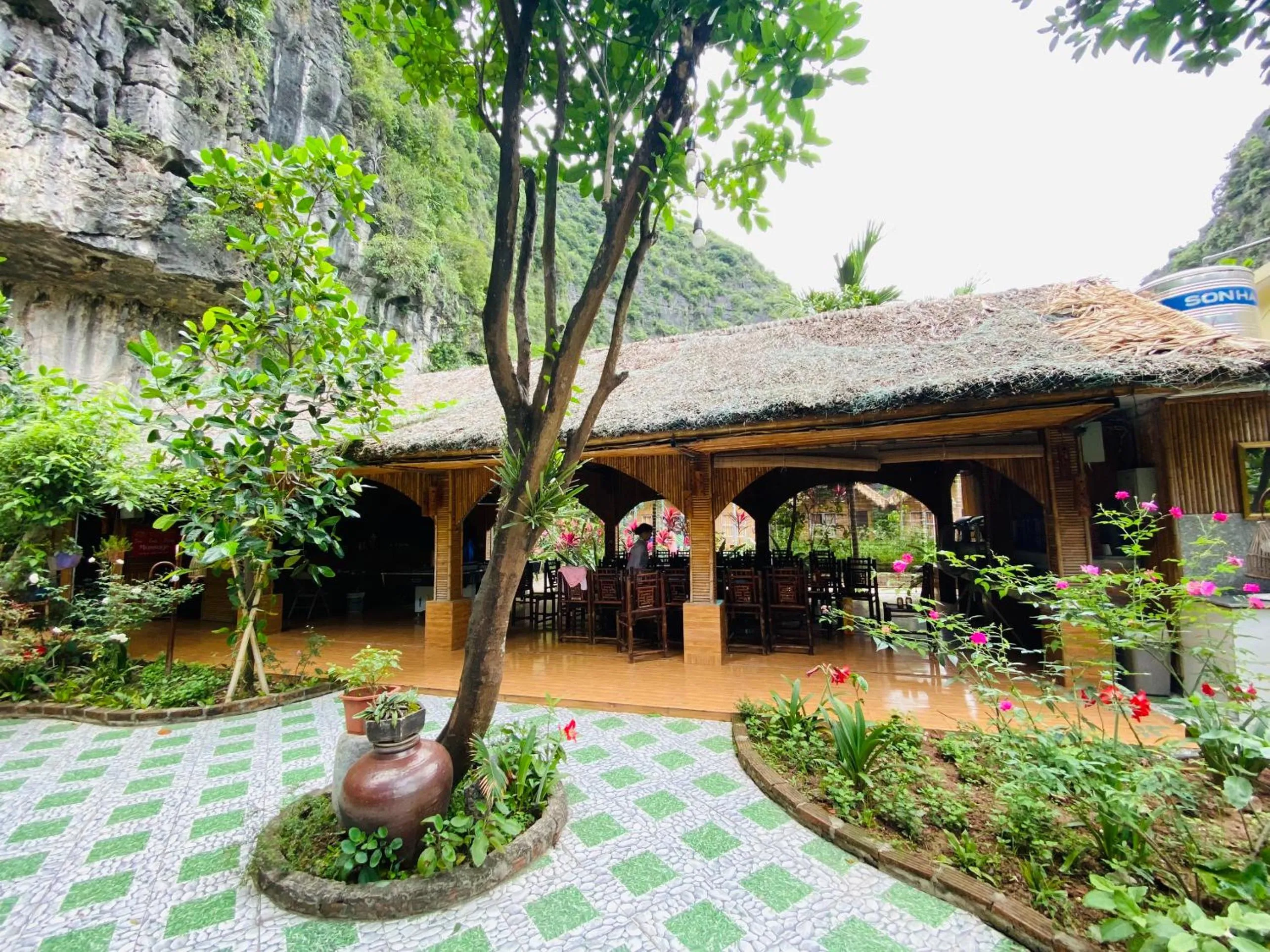 Restaurant/places to eat in Tam Coc Valley Bung