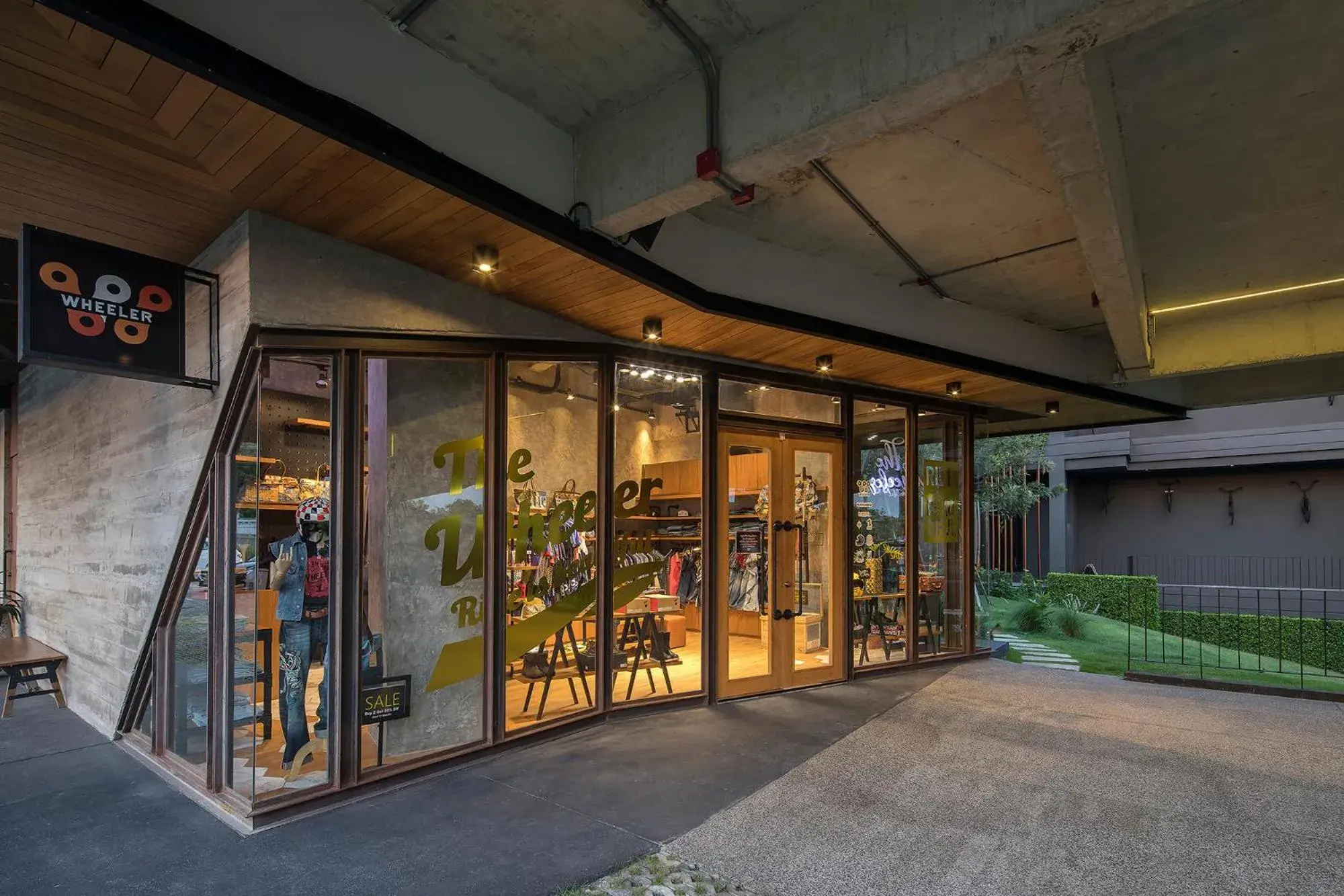 Restaurant/places to eat in Wheeler Bed &Bike Restaurant/places to eat in Wheeler Bed &Bike