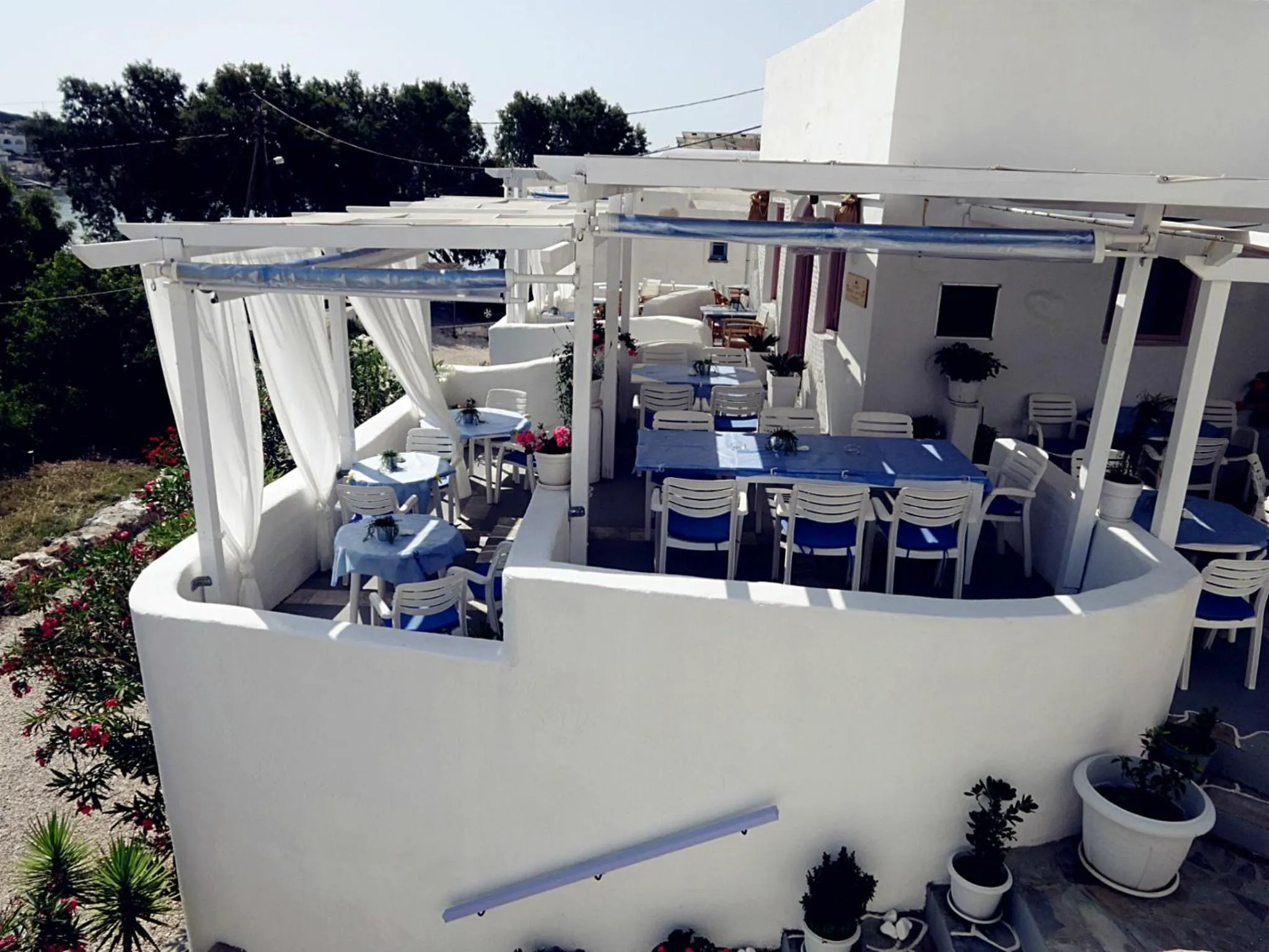 Restaurant/places to eat in Porto Sikinos Hotel