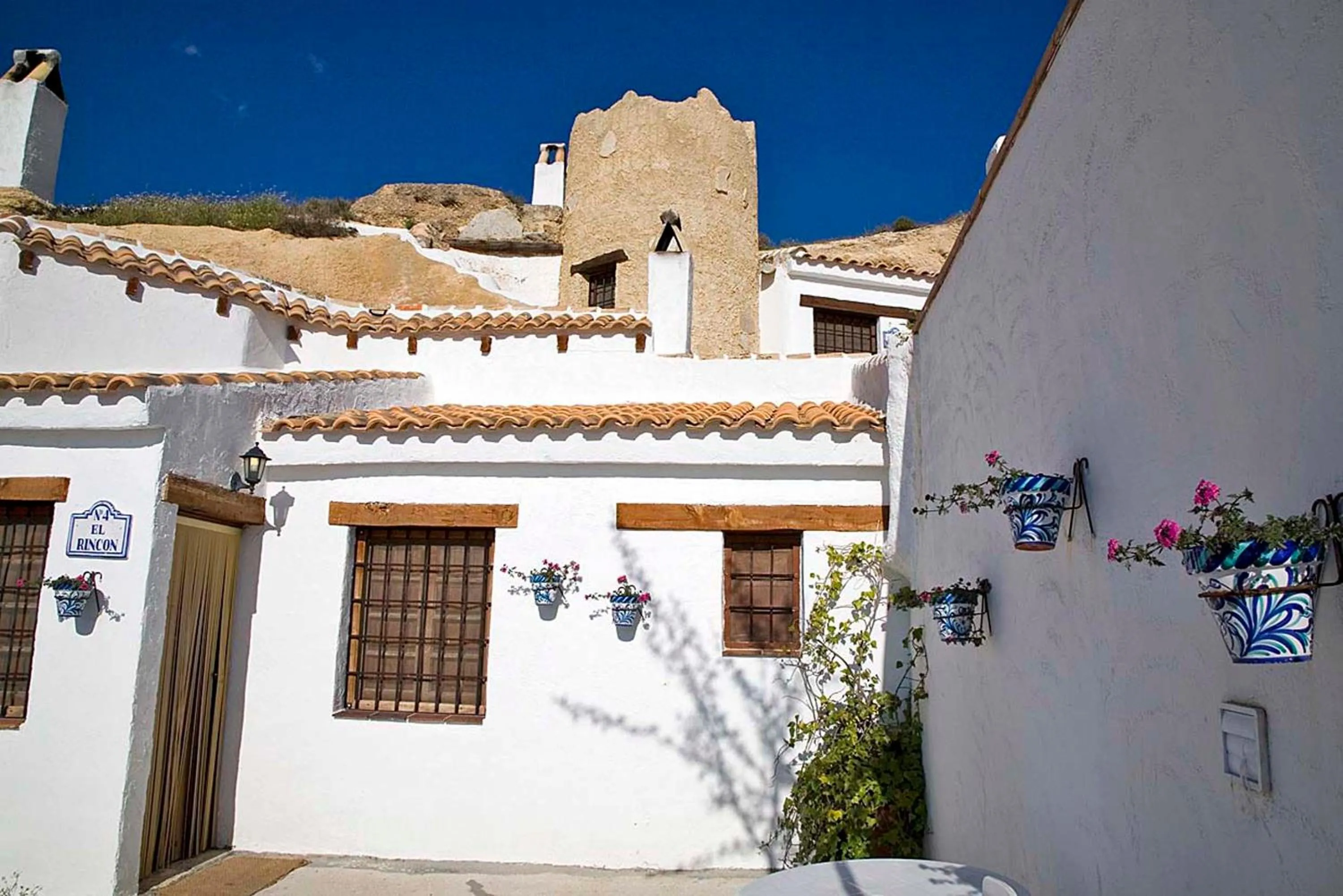 Facade/entrance in Cuevas La Atalaya
