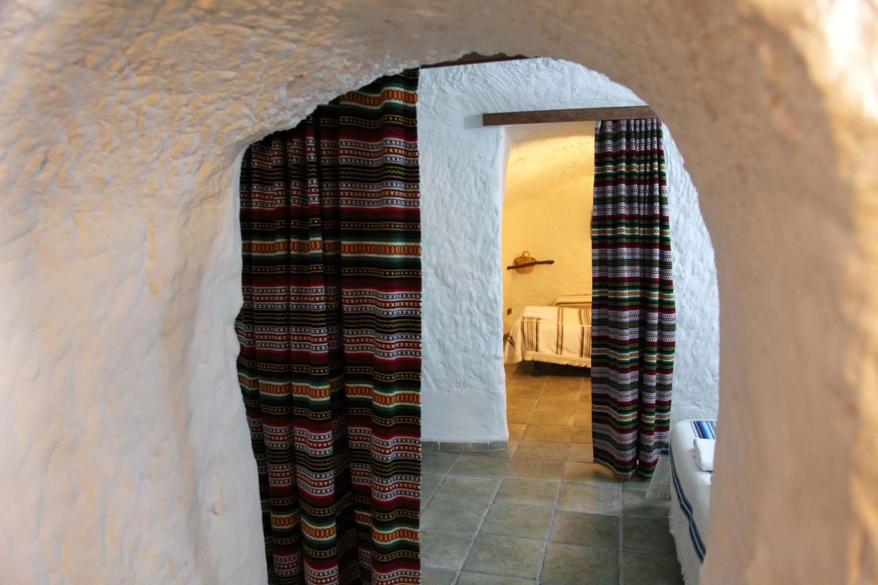 Photo of the whole room, Bed in Cuevas La Atalaya