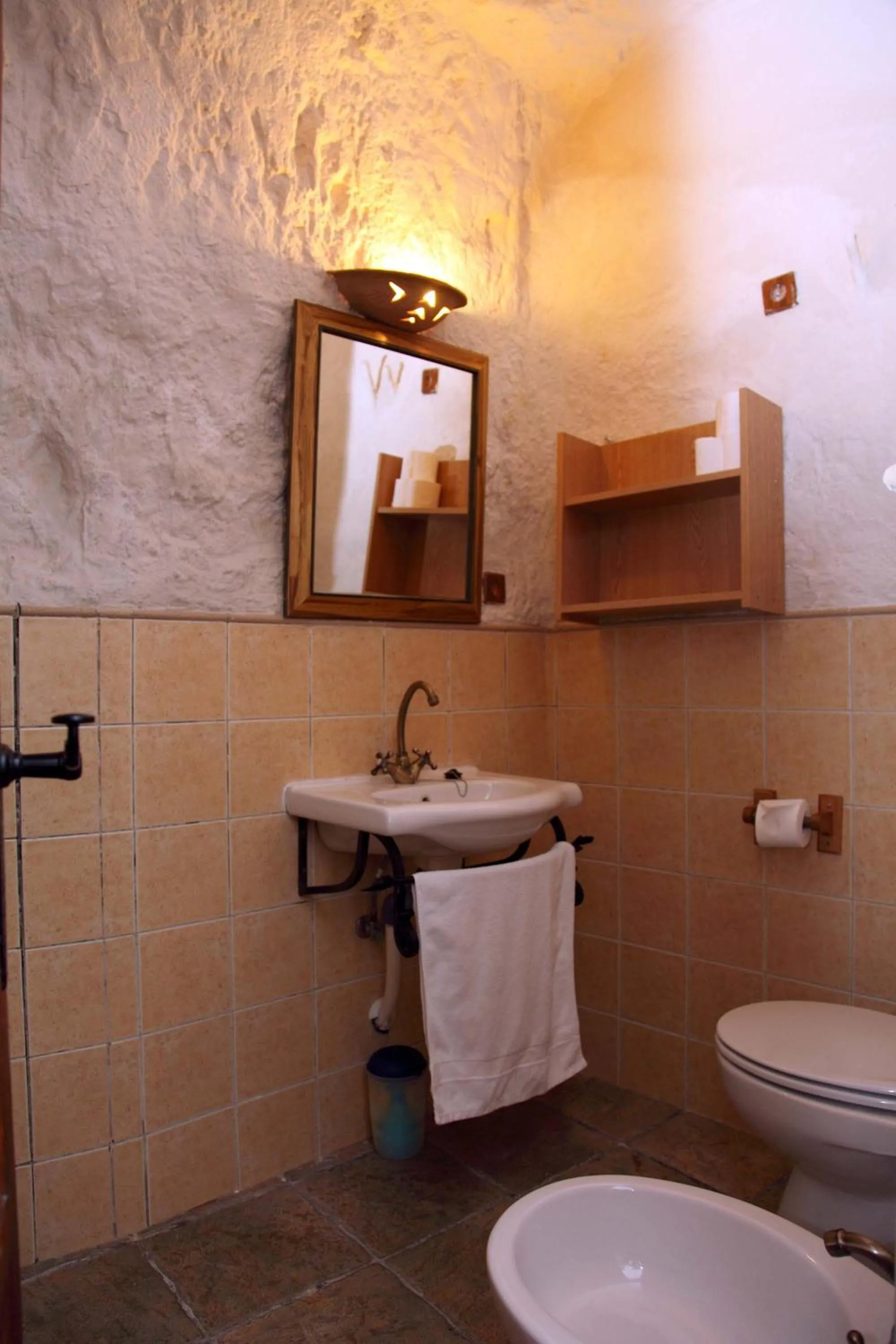 Shower in Cuevas La Atalaya