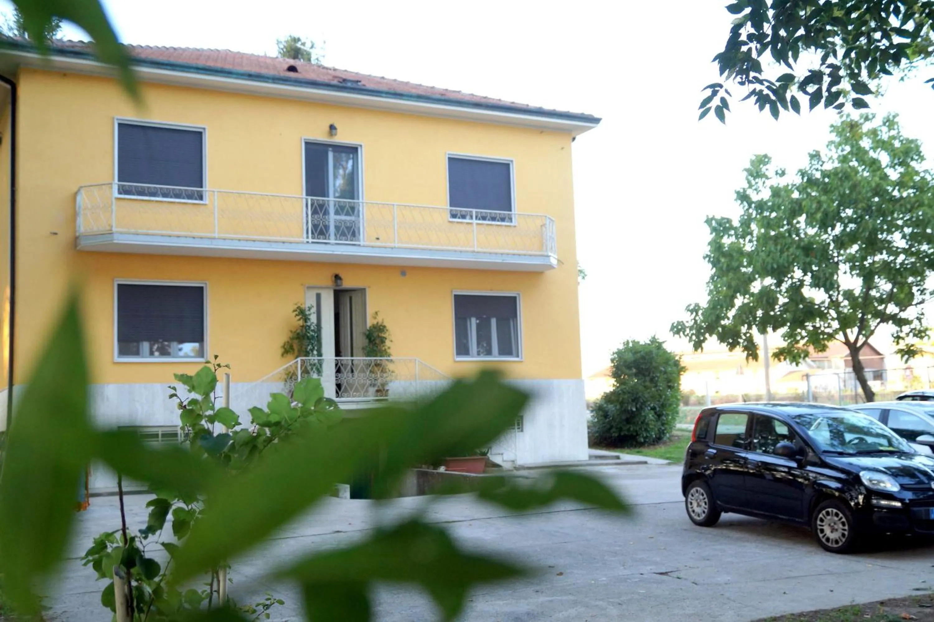 Facade/entrance in NOEMI & JULIENNE