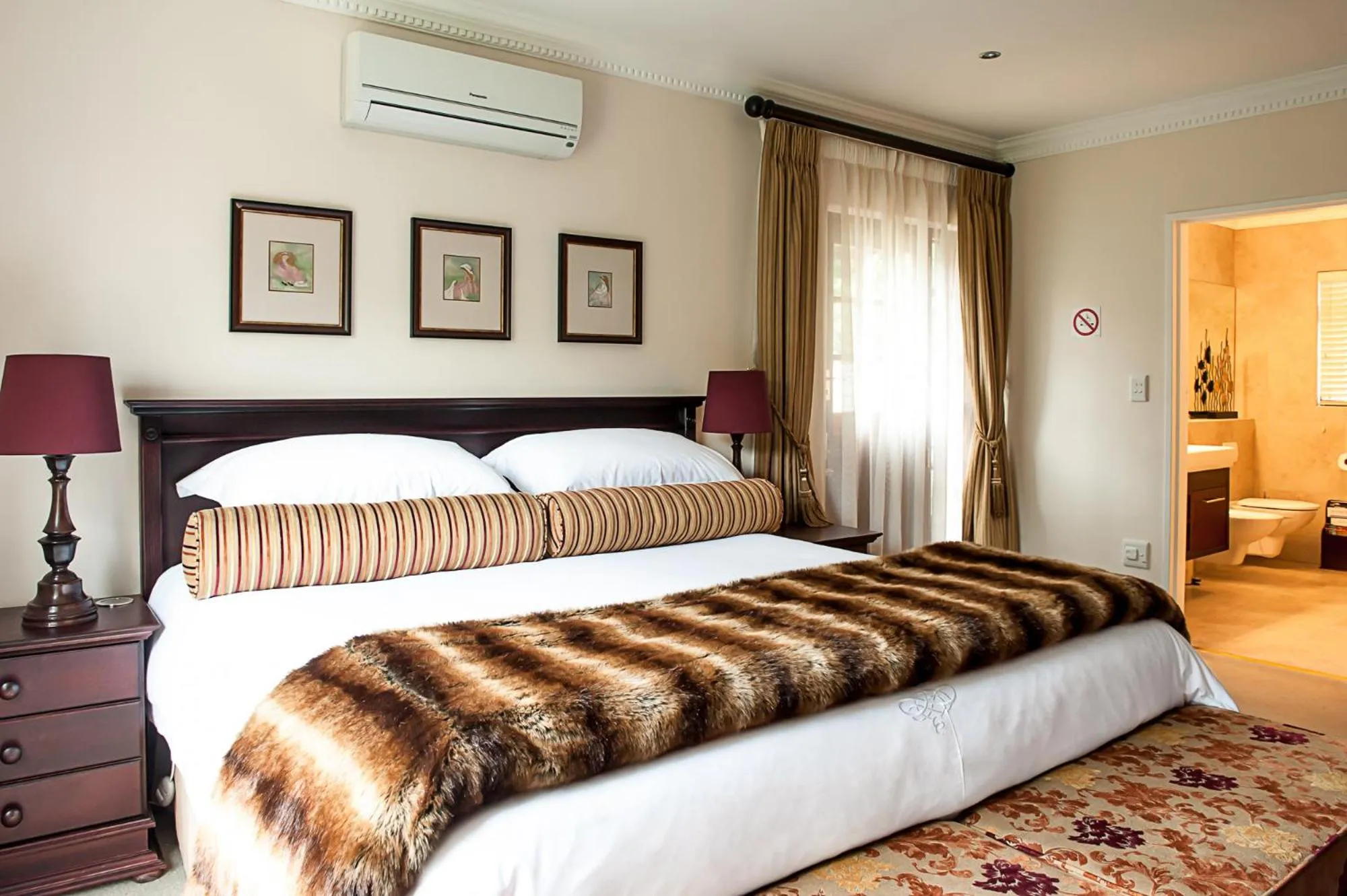 Decorative detail, Bed in Blaauwheim Guest House