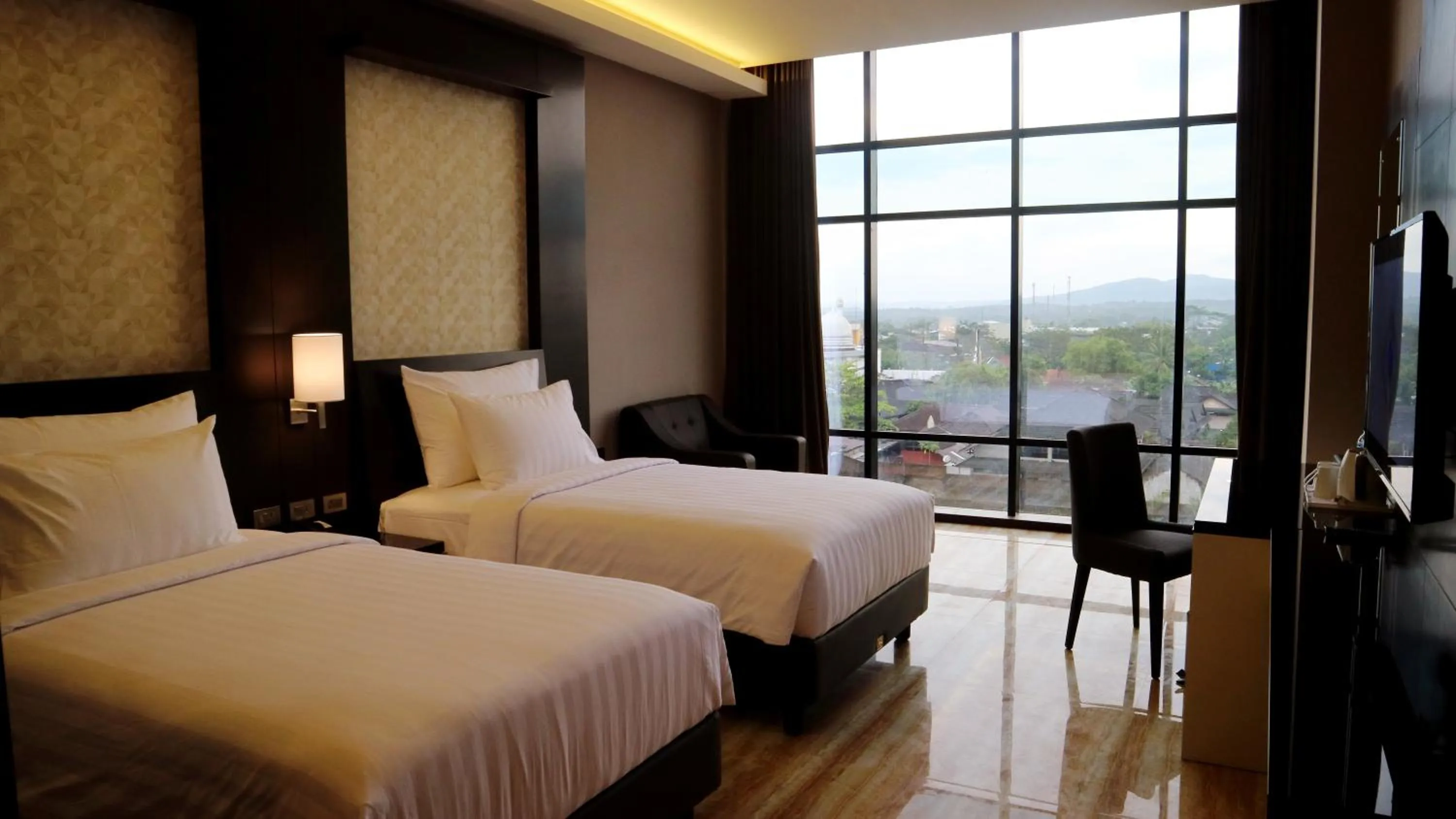 Bed in Grand Karlita Hotel Purwokerto