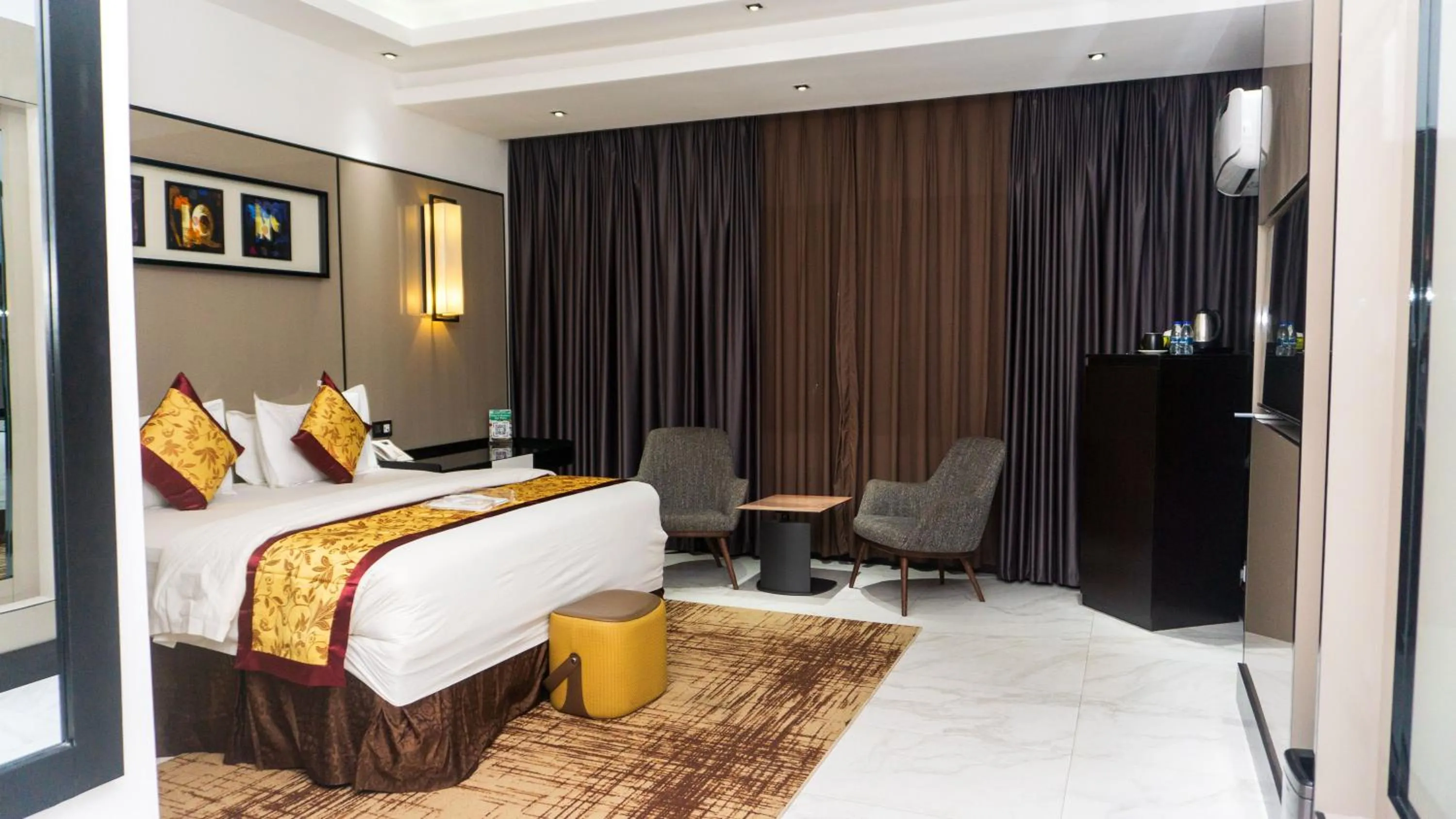 Bed in GreenPoint Hotel