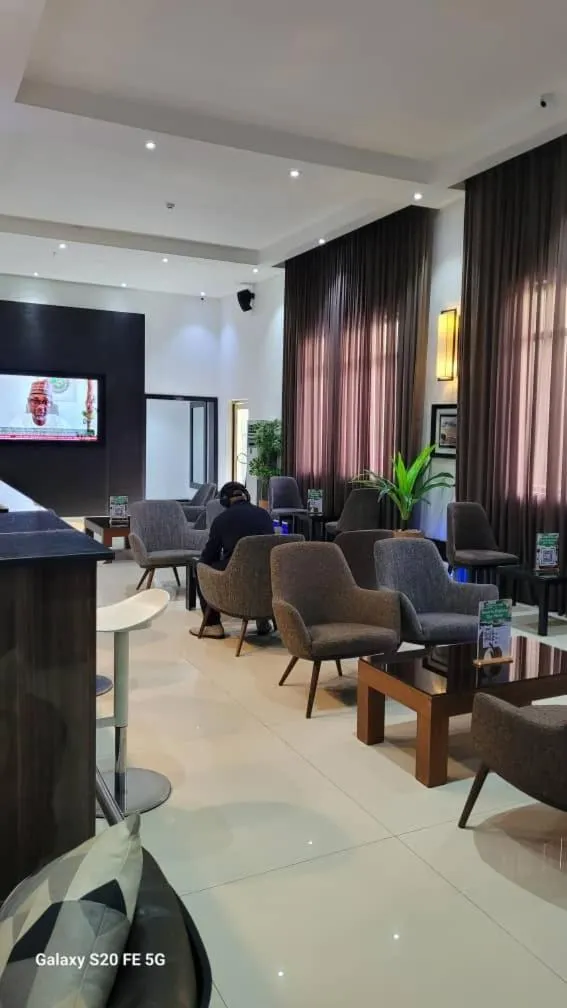 Restaurant/places to eat in GreenPoint Hotel