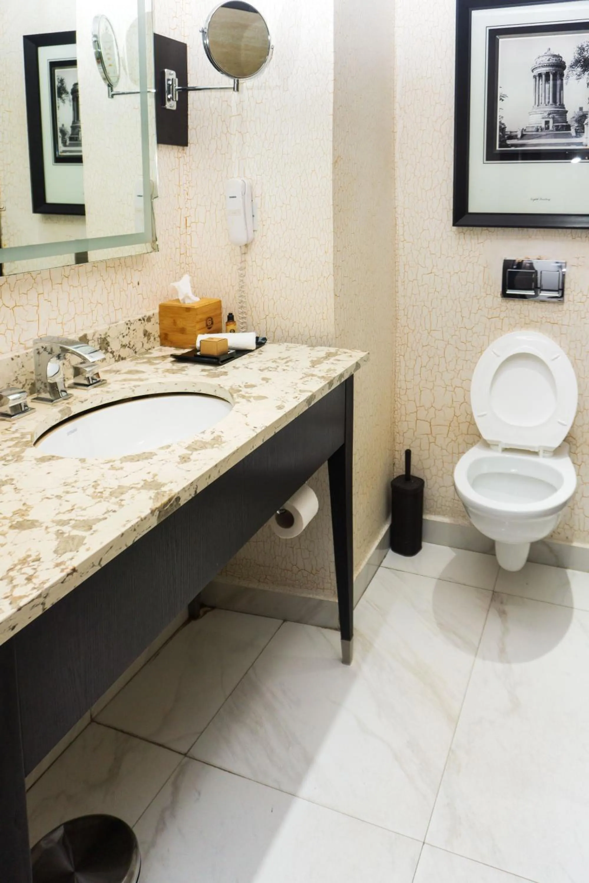 Toilet in GreenPoint Hotel