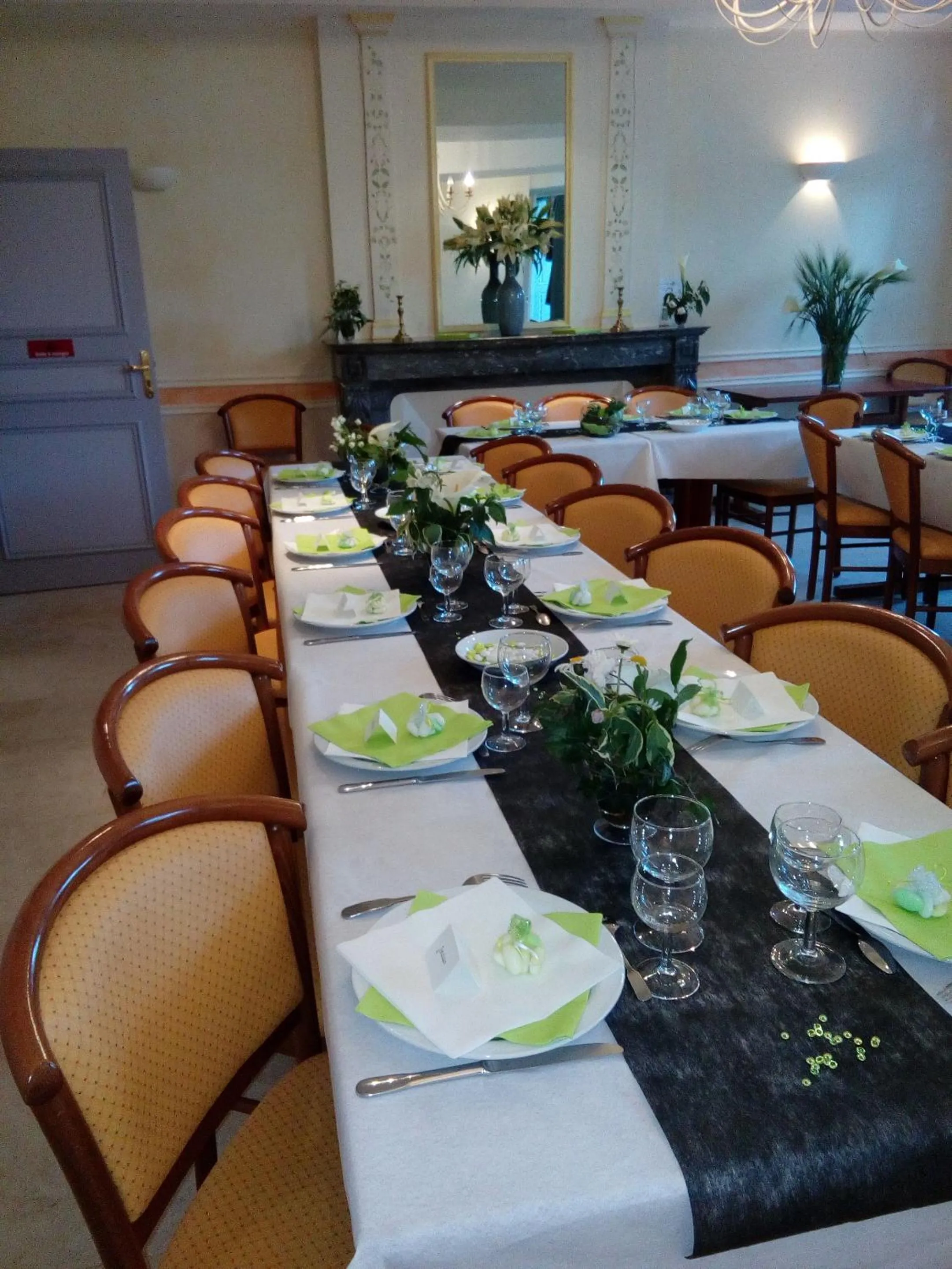 Dining area in Château du Bourg