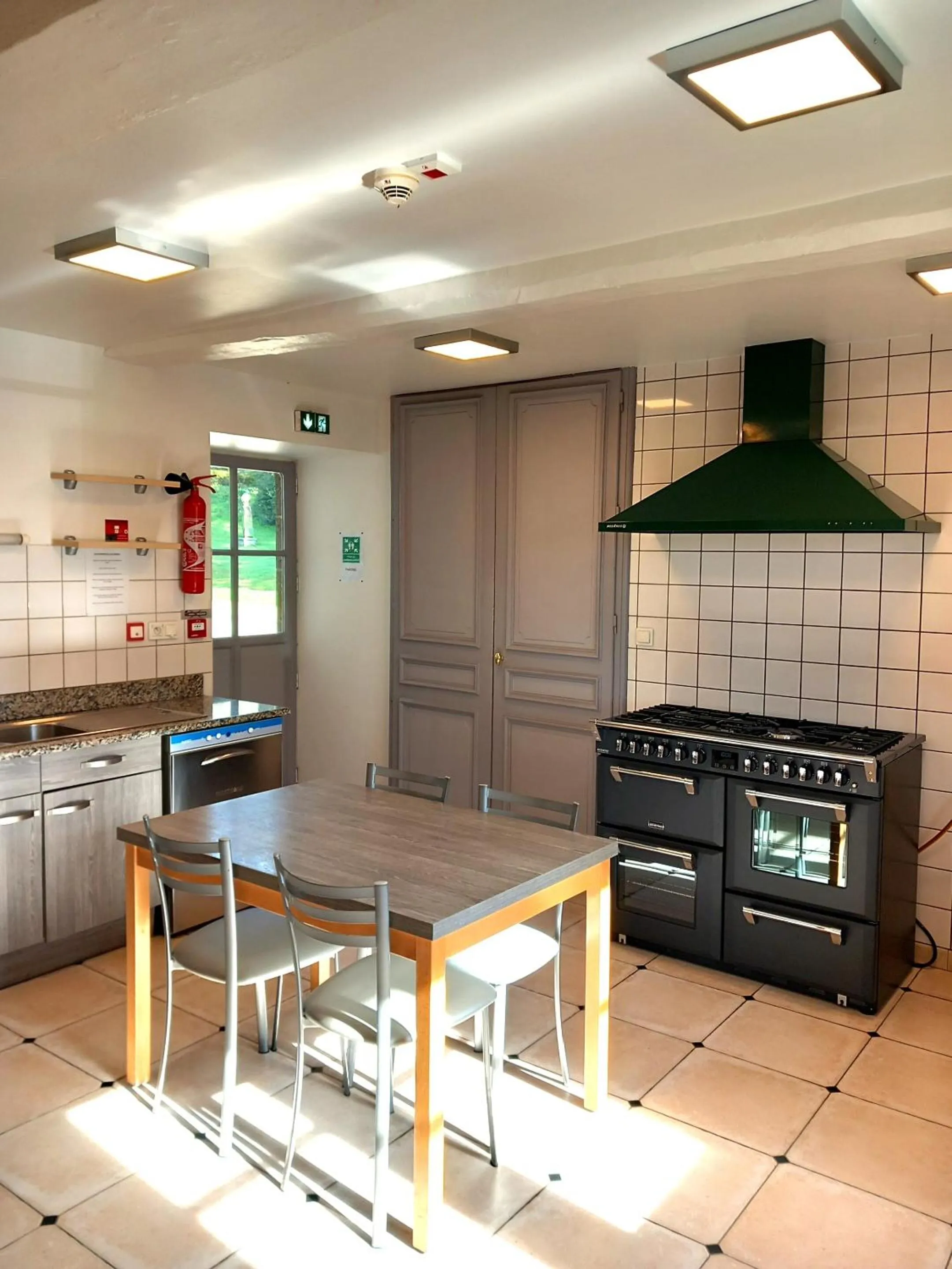 Kitchen or kitchenette in Château du Bourg