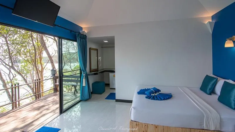 Bed in Sangthian Beach Resort