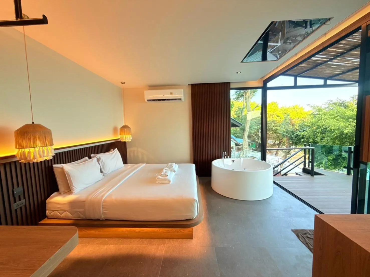 Bed in Sangthian Beach Resort