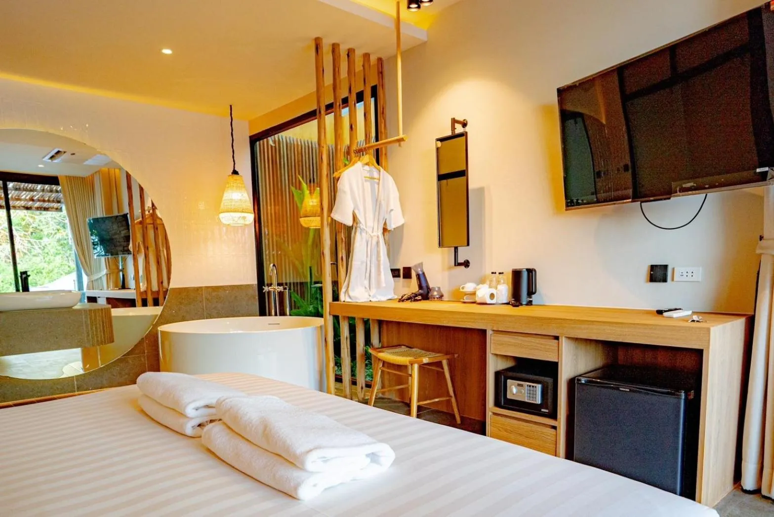 Bed in Sangthian Beach Resort